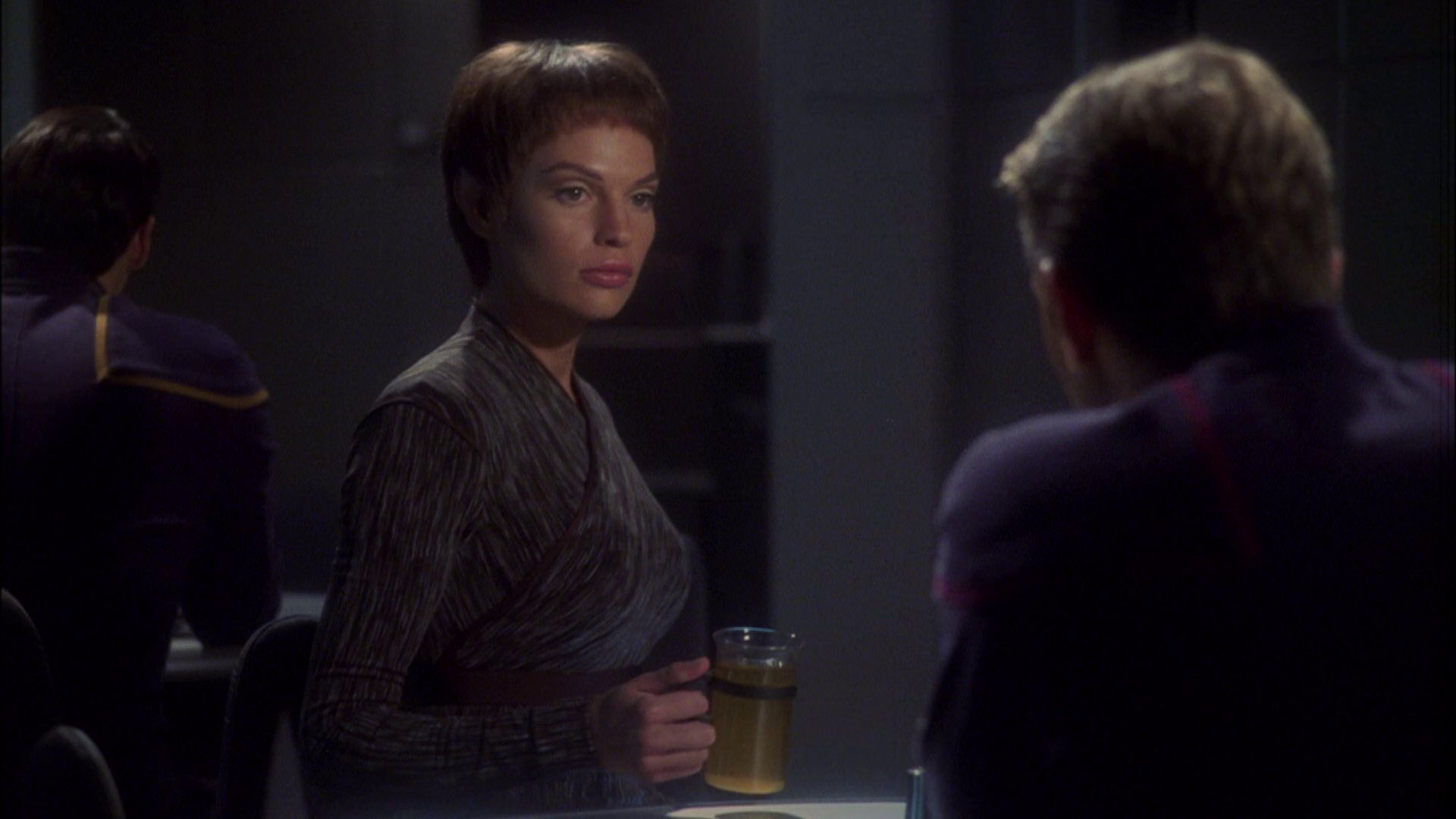 extant_StarTrek_ENT_1x08-BreakingTheIce_0421.jpg