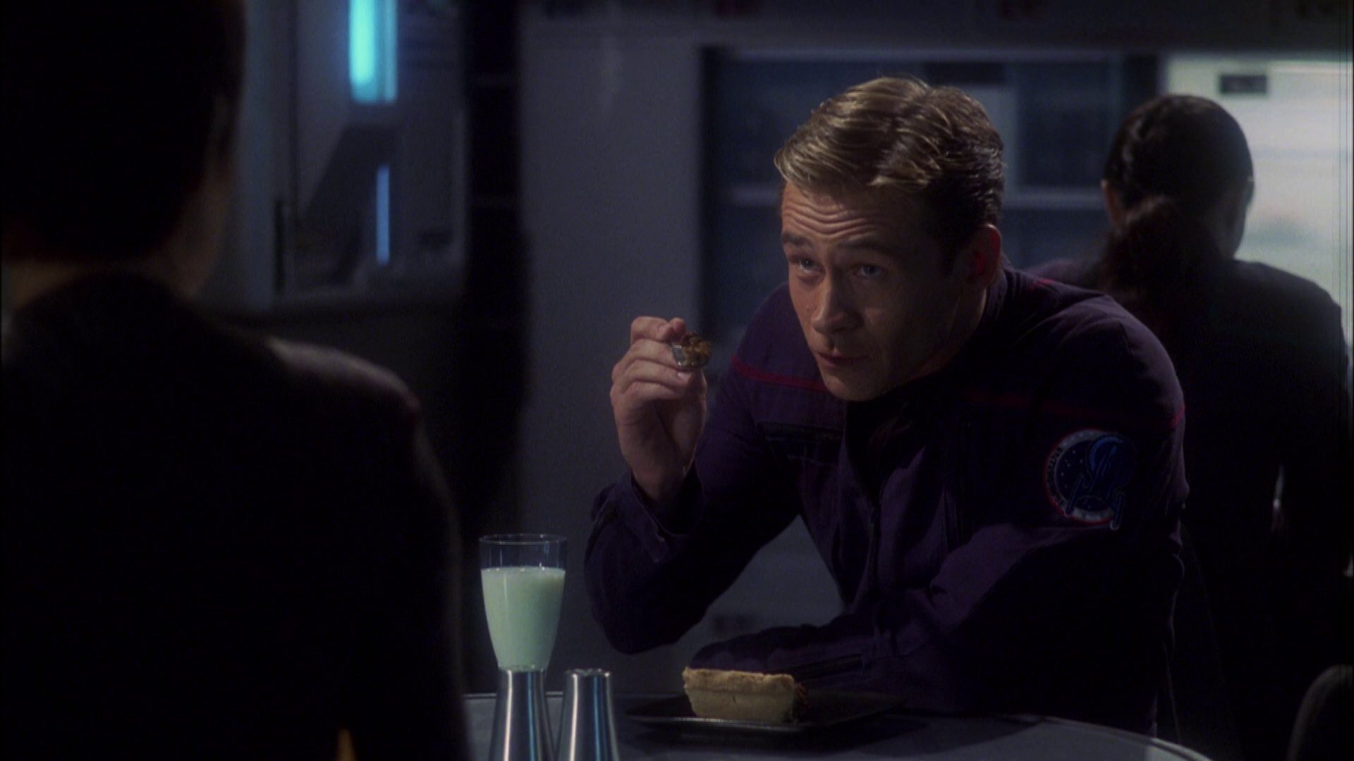 extant_StarTrek_ENT_1x08-BreakingTheIce_0423.jpg