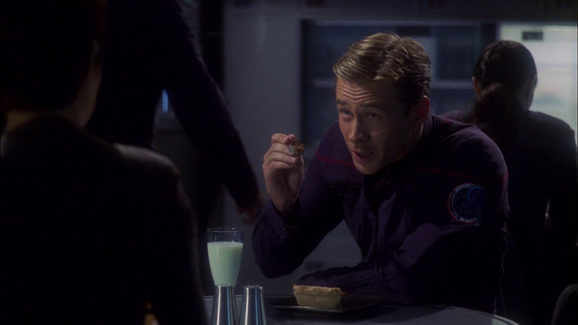 extant_StarTrek_ENT_1x08-BreakingTheIce_0424.jpg