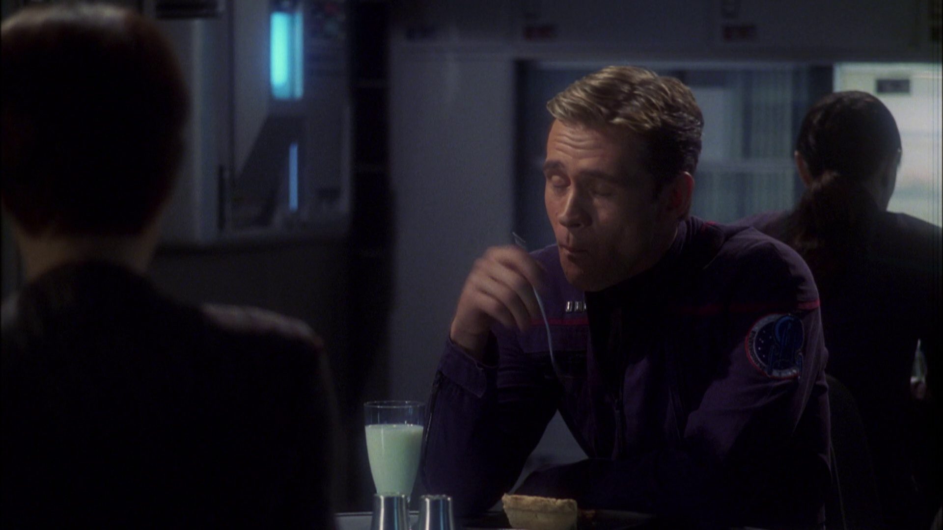 extant_StarTrek_ENT_1x08-BreakingTheIce_0449.jpg