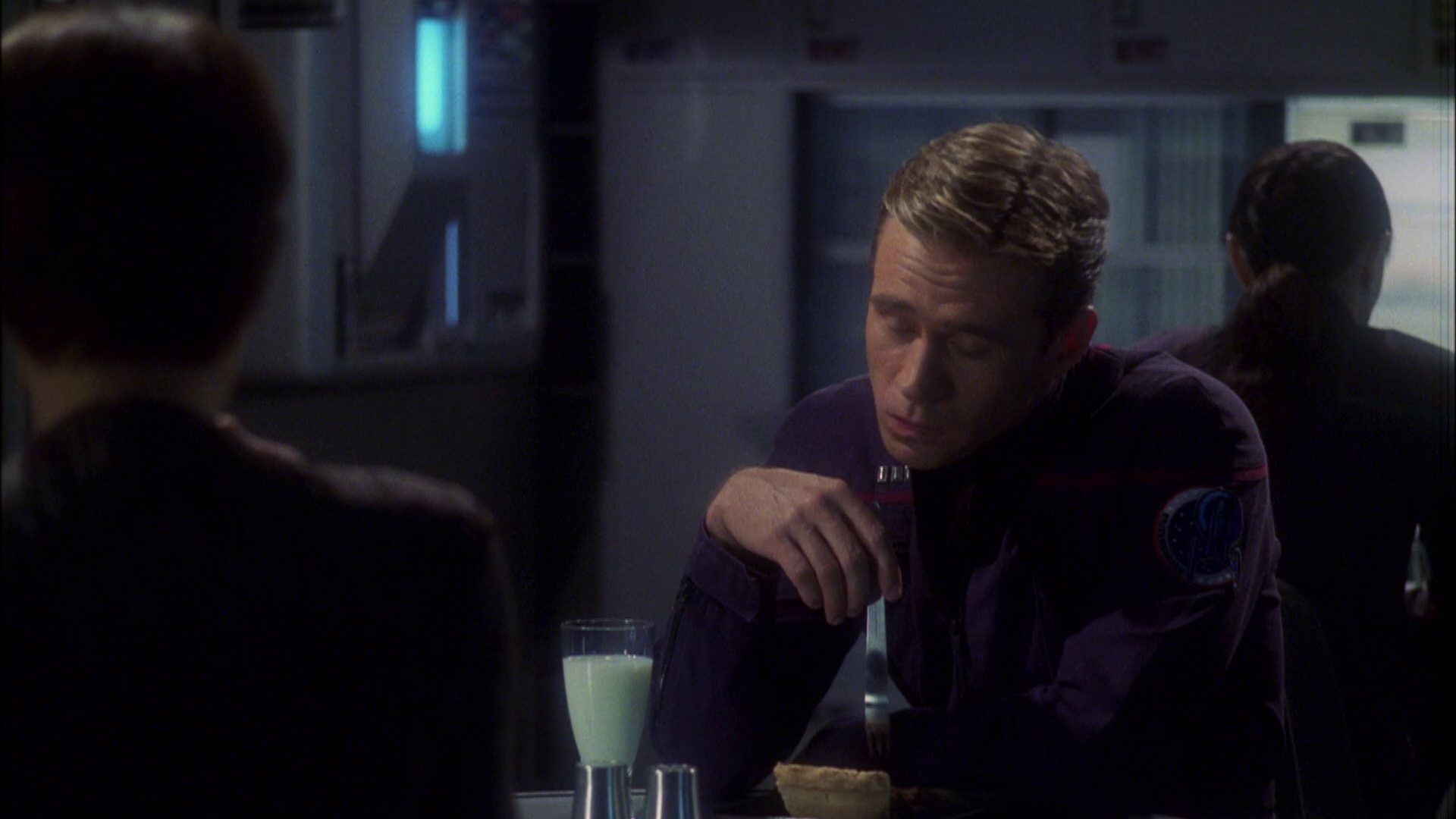 extant_StarTrek_ENT_1x08-BreakingTheIce_0451.jpg