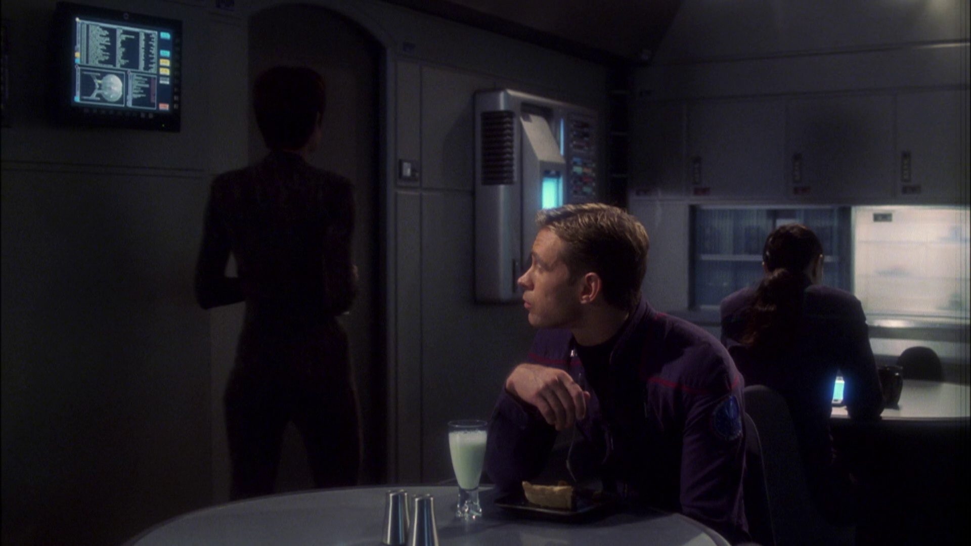 extant_StarTrek_ENT_1x08-BreakingTheIce_0480.jpg