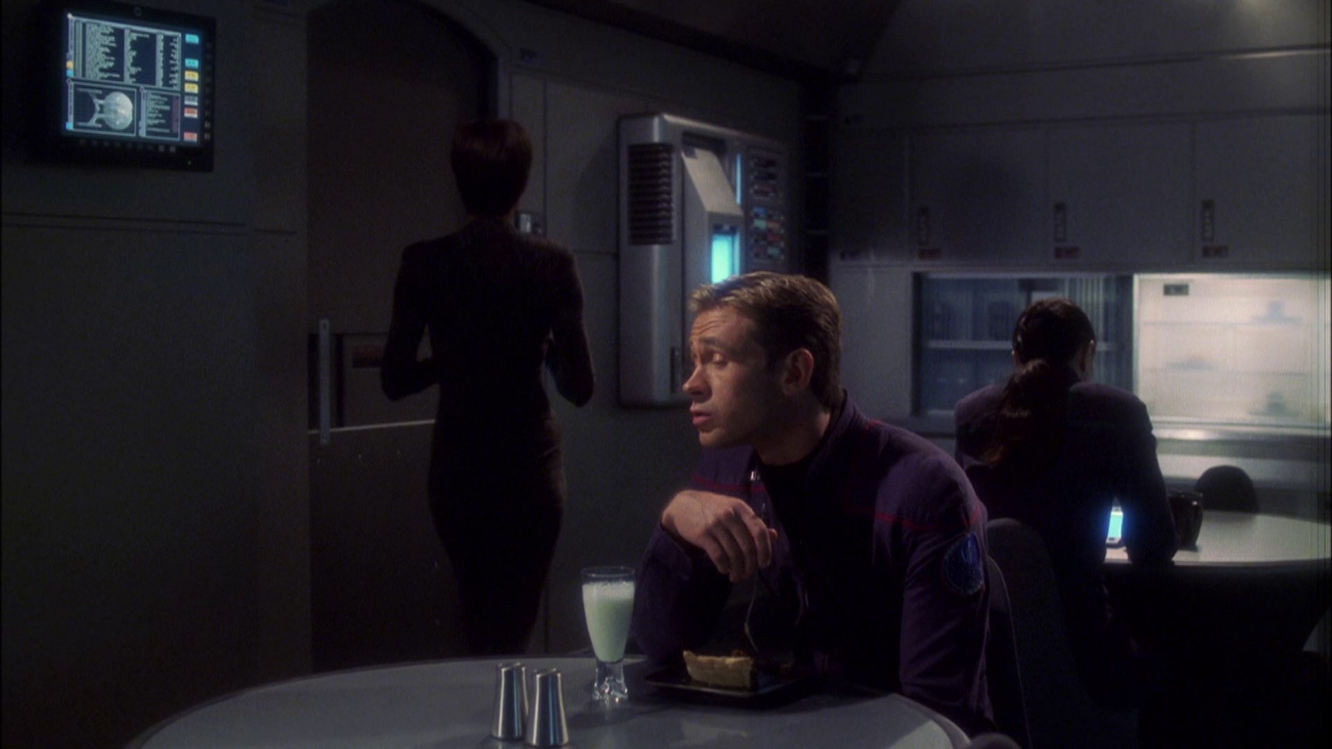 extant_StarTrek_ENT_1x08-BreakingTheIce_0481.jpg