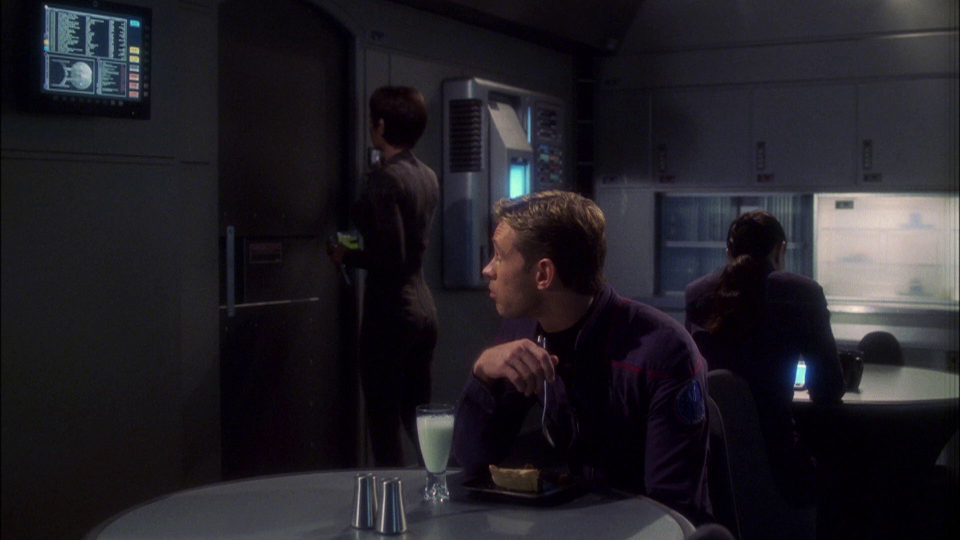 extant_StarTrek_ENT_1x08-BreakingTheIce_0482.jpg