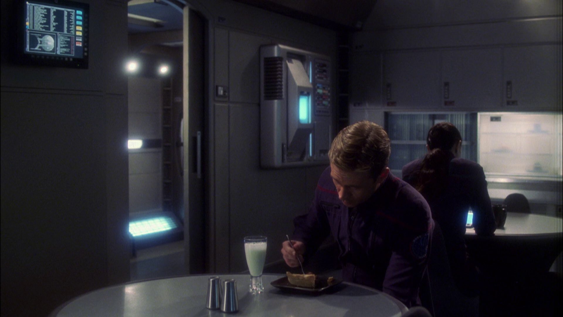 extant_StarTrek_ENT_1x08-BreakingTheIce_0486.jpg