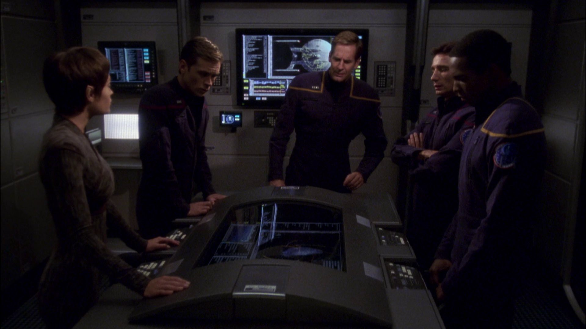 extant_StarTrek_ENT_1x08-BreakingTheIce_0503.jpg
