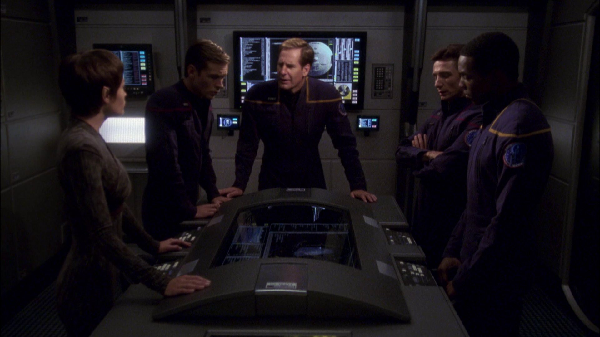 extant_StarTrek_ENT_1x08-BreakingTheIce_0504.jpg