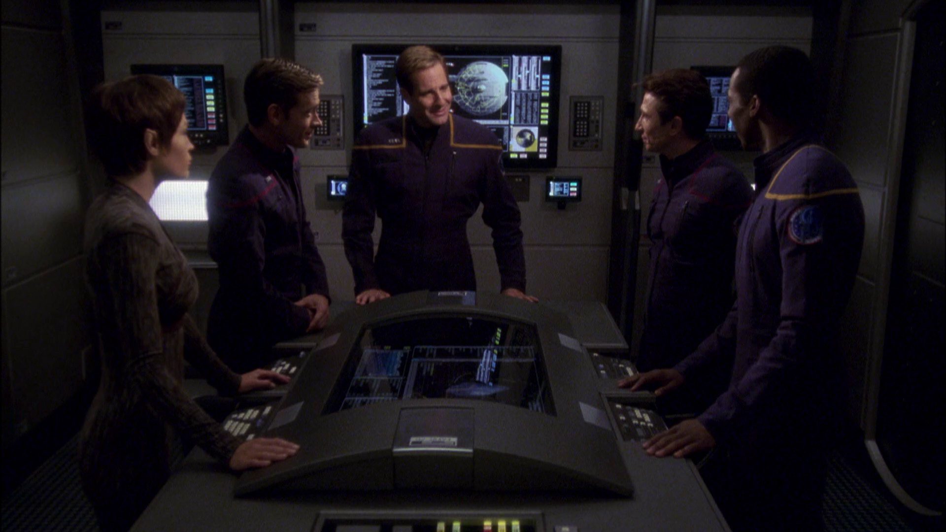 extant_StarTrek_ENT_1x08-BreakingTheIce_0557.jpg