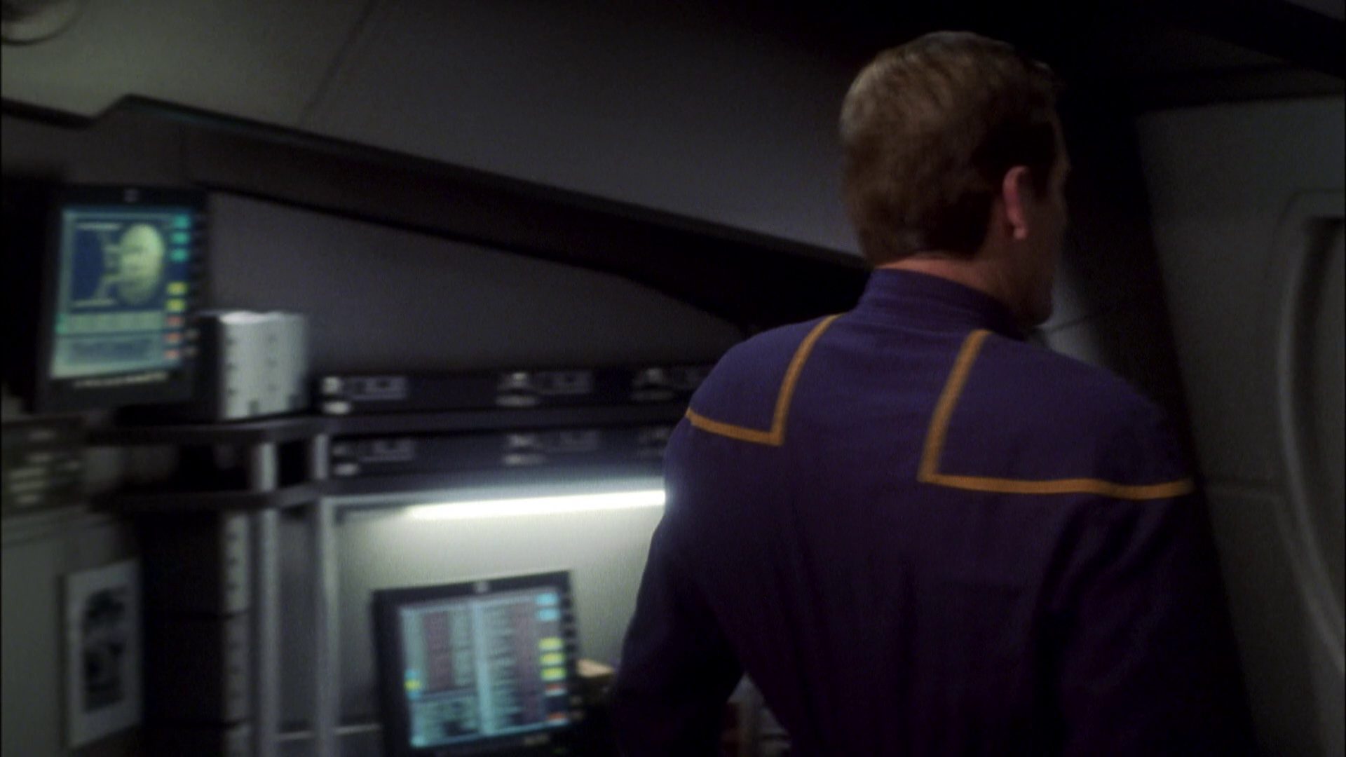 extant_StarTrek_ENT_1x08-BreakingTheIce_0667.jpg