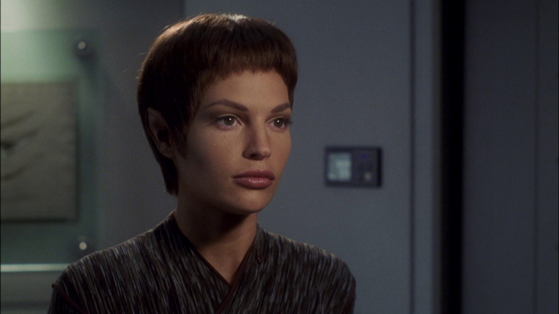 extant_StarTrek_ENT_1x08-BreakingTheIce_0727.jpg