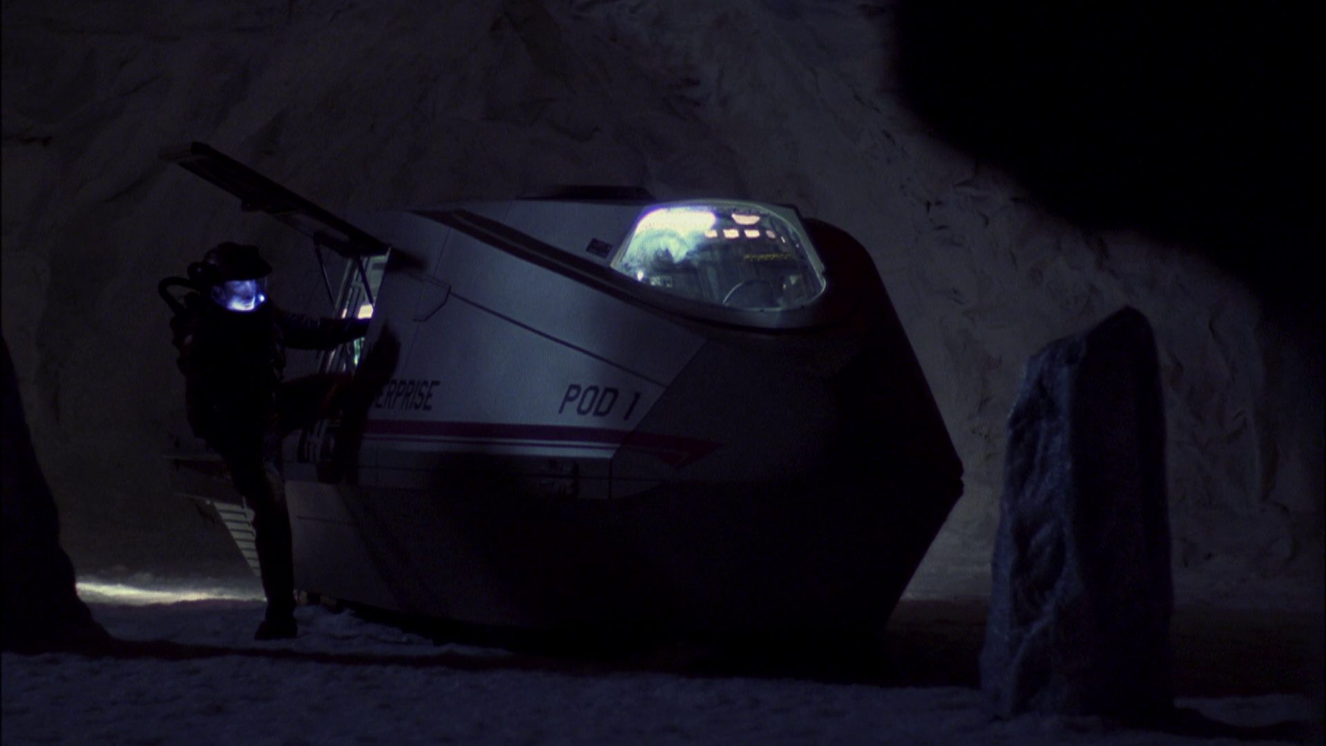 extant_StarTrek_ENT_1x08-BreakingTheIce_0824.jpg