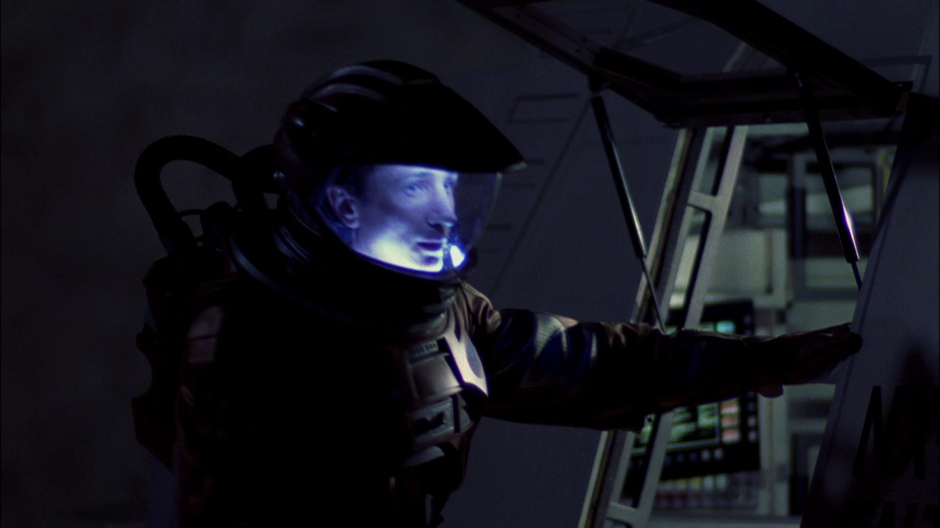 extant_StarTrek_ENT_1x08-BreakingTheIce_0825.jpg