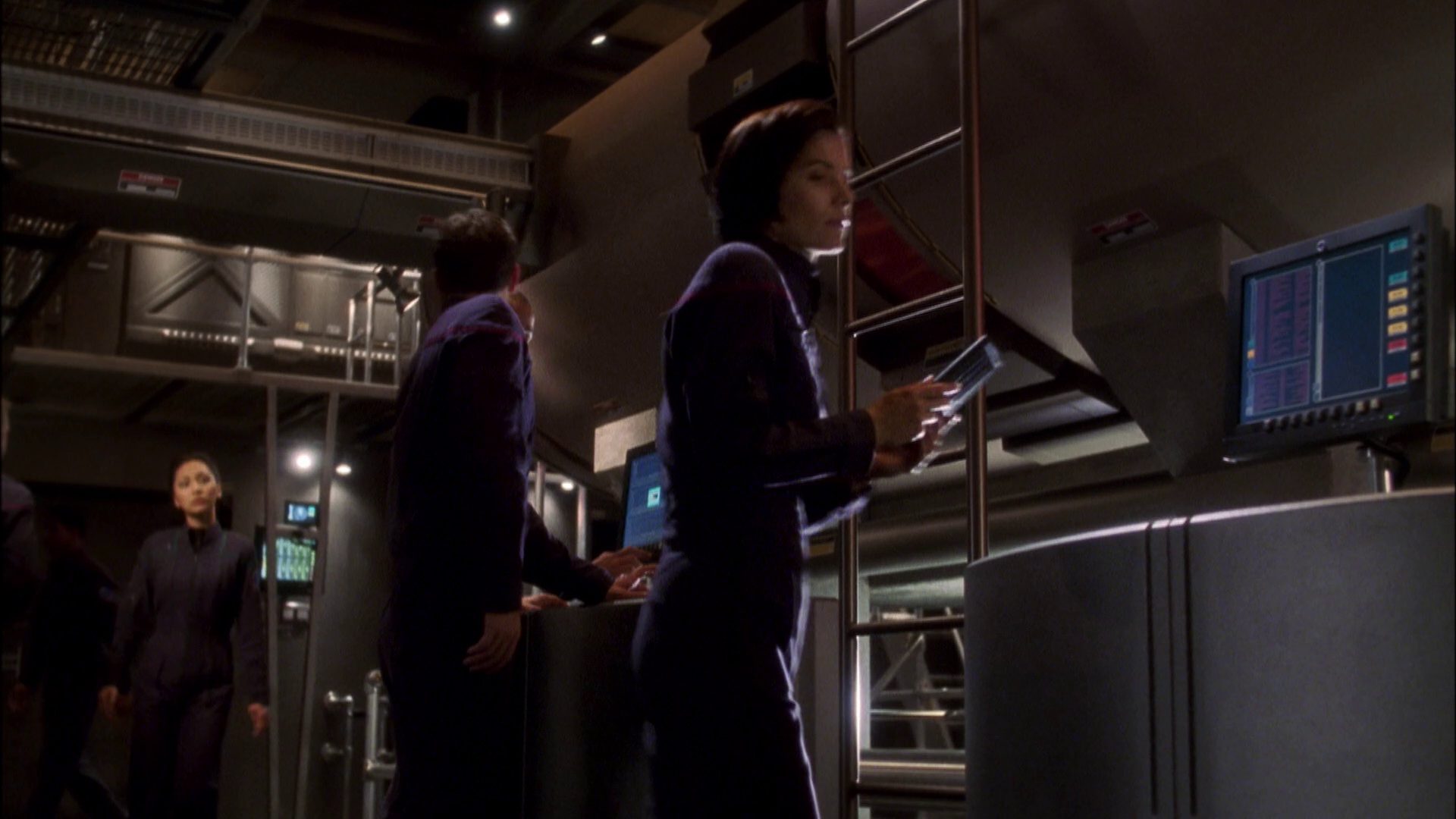extant_StarTrek_ENT_1x08-BreakingTheIce_0851.jpg