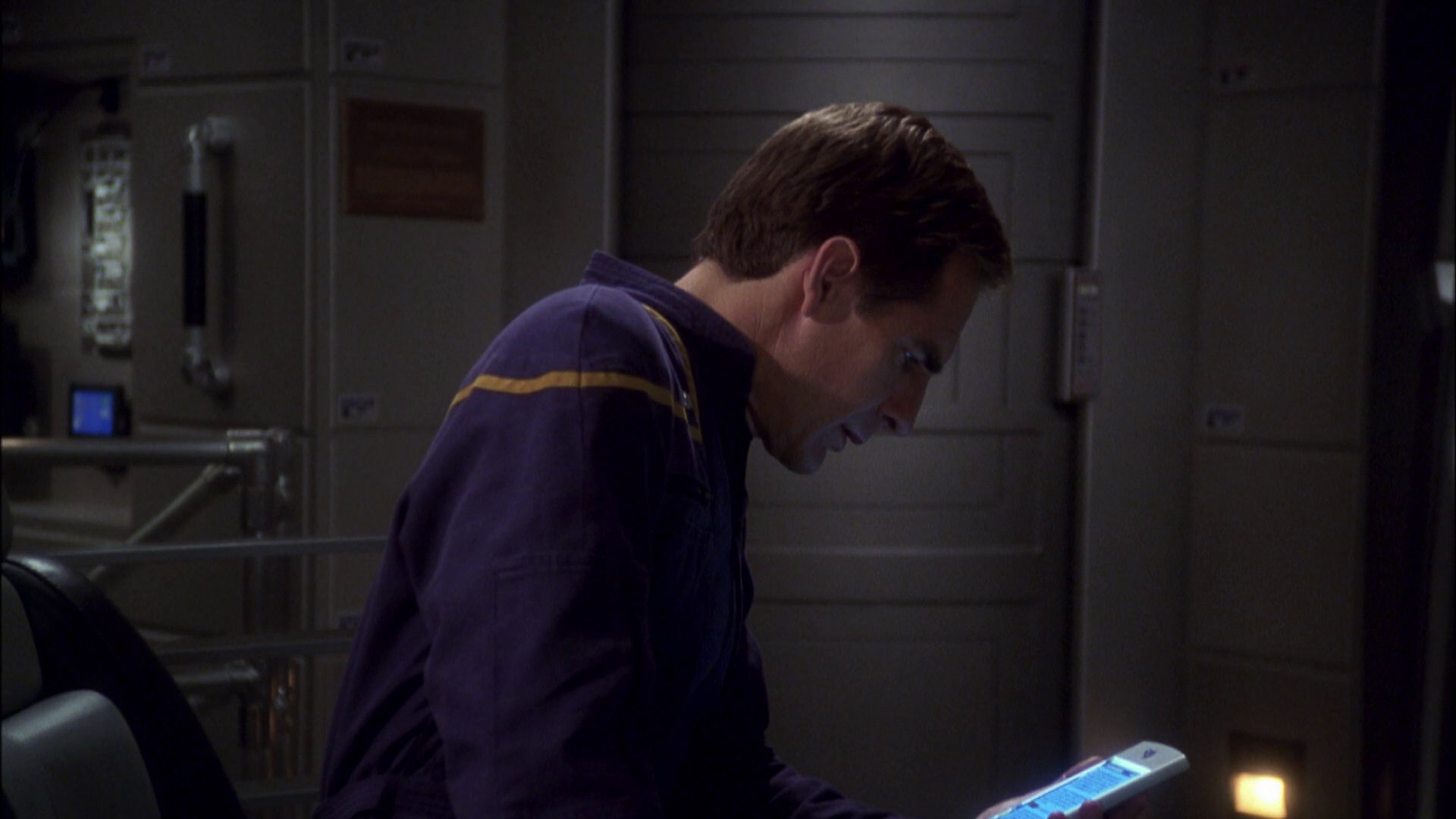 extant_StarTrek_ENT_1x08-BreakingTheIce_0942.jpg