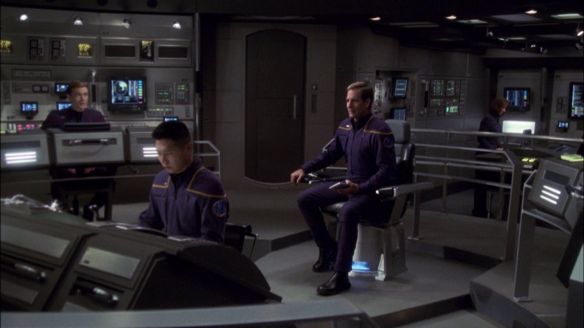 extant_StarTrek_ENT_1x08-BreakingTheIce_0977.jpg