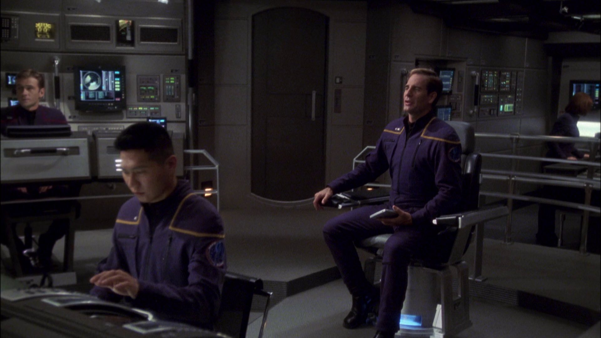 extant_StarTrek_ENT_1x08-BreakingTheIce_0982.jpg
