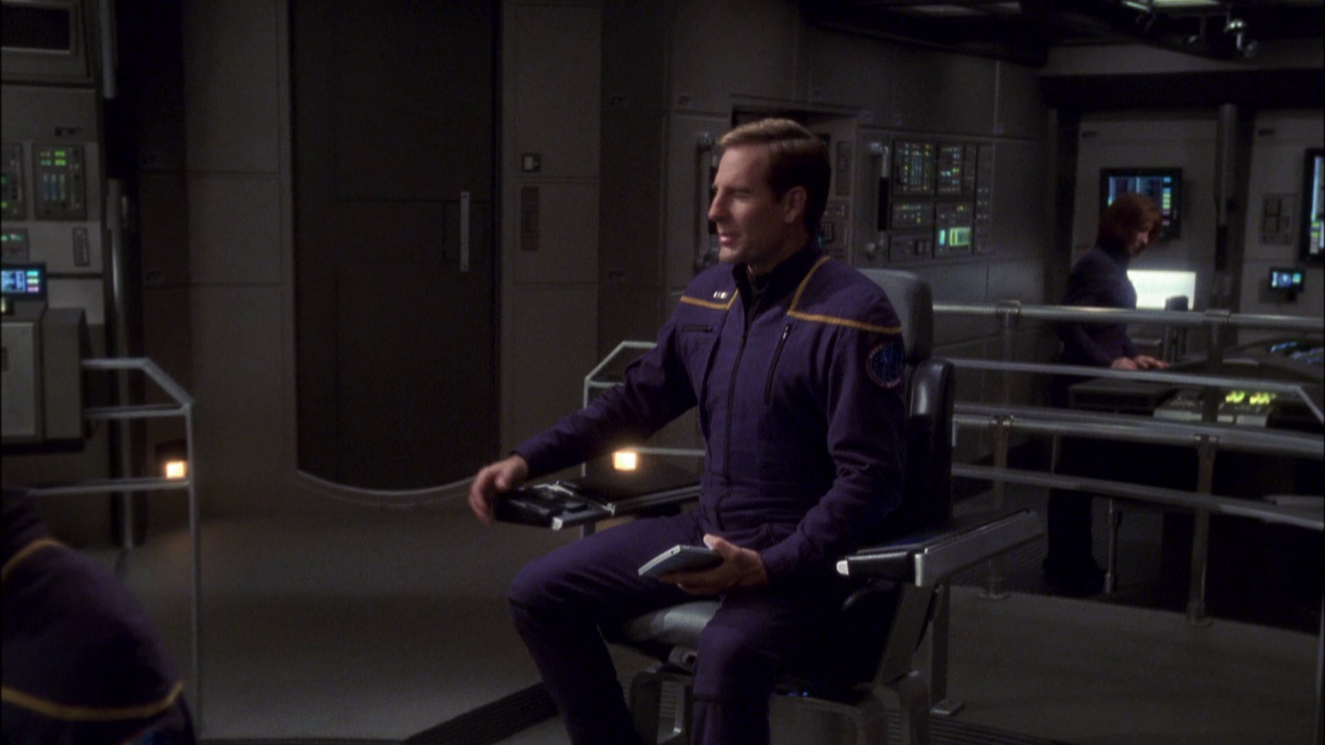 extant_StarTrek_ENT_1x08-BreakingTheIce_0987.jpg