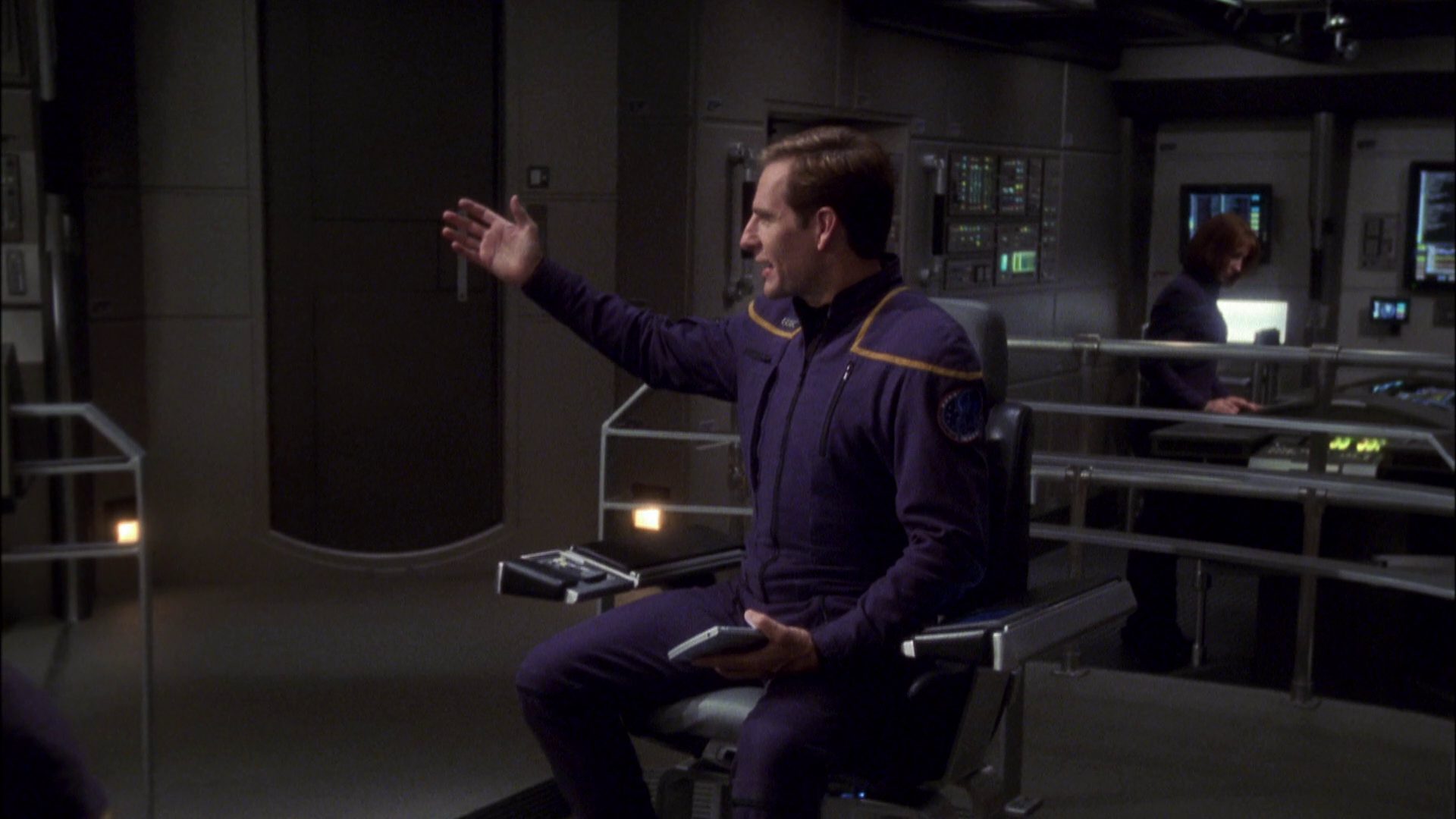extant_StarTrek_ENT_1x08-BreakingTheIce_0988.jpg