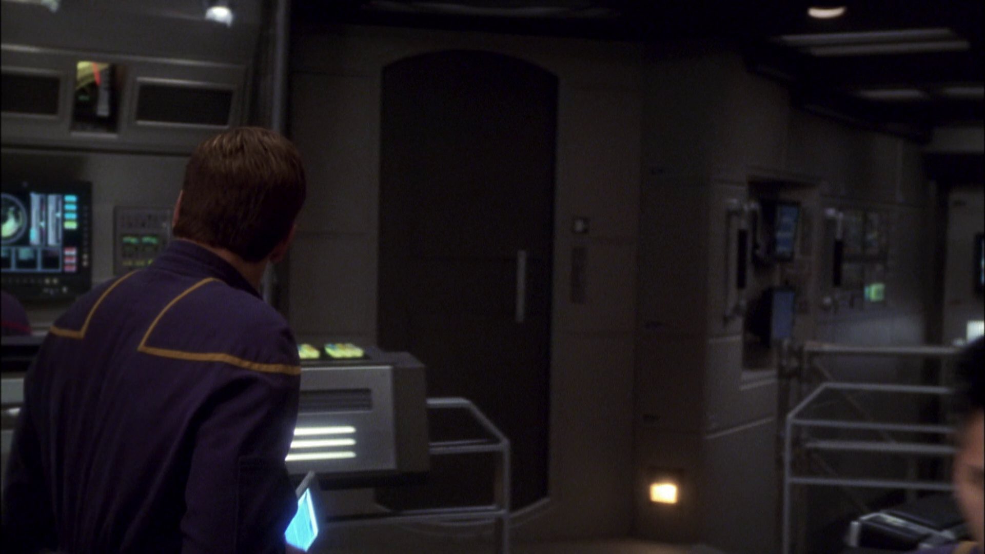 extant_StarTrek_ENT_1x08-BreakingTheIce_1101.jpg