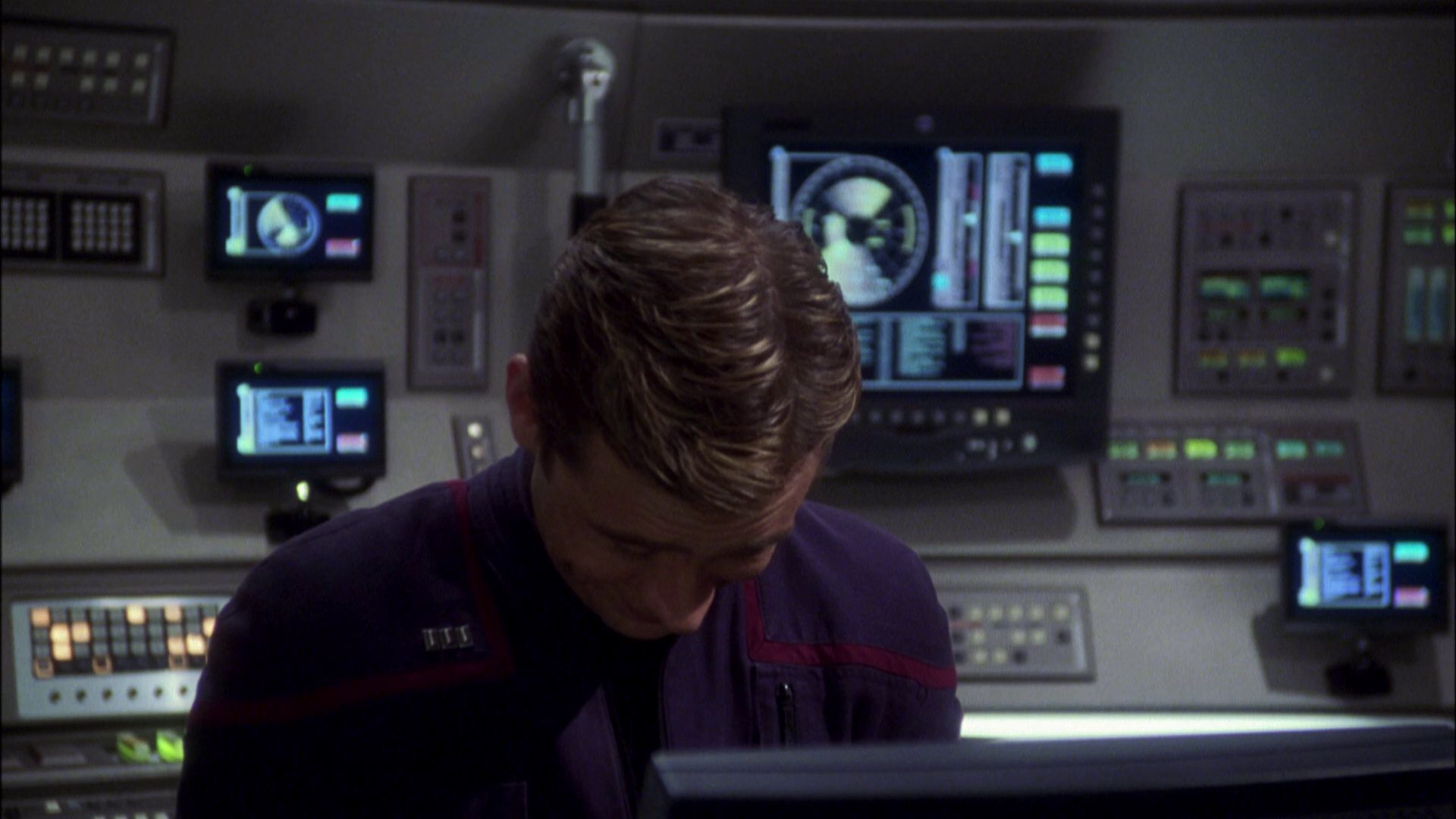 extant_StarTrek_ENT_1x08-BreakingTheIce_1185.jpg
