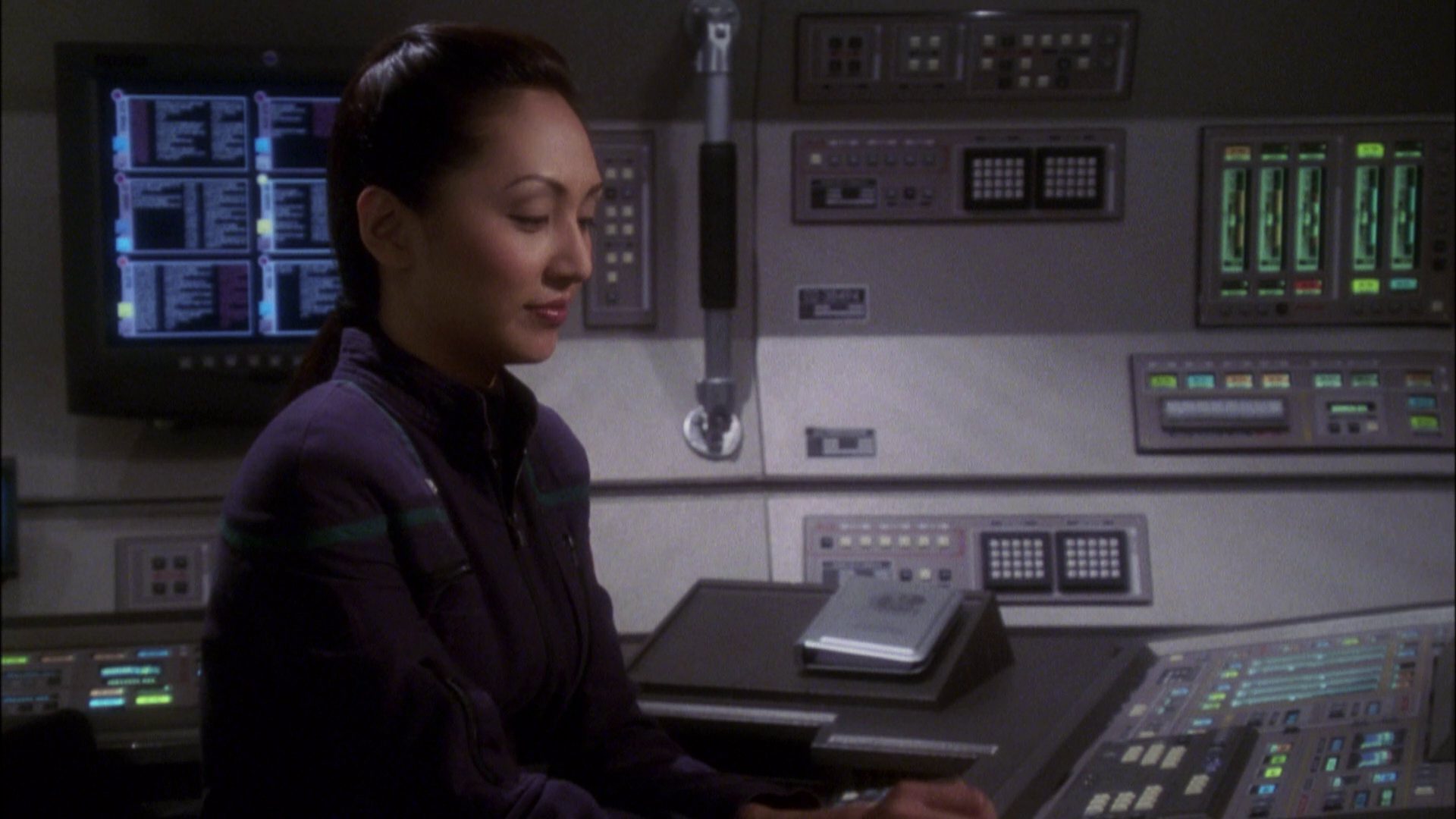extant_StarTrek_ENT_1x08-BreakingTheIce_1203.jpg