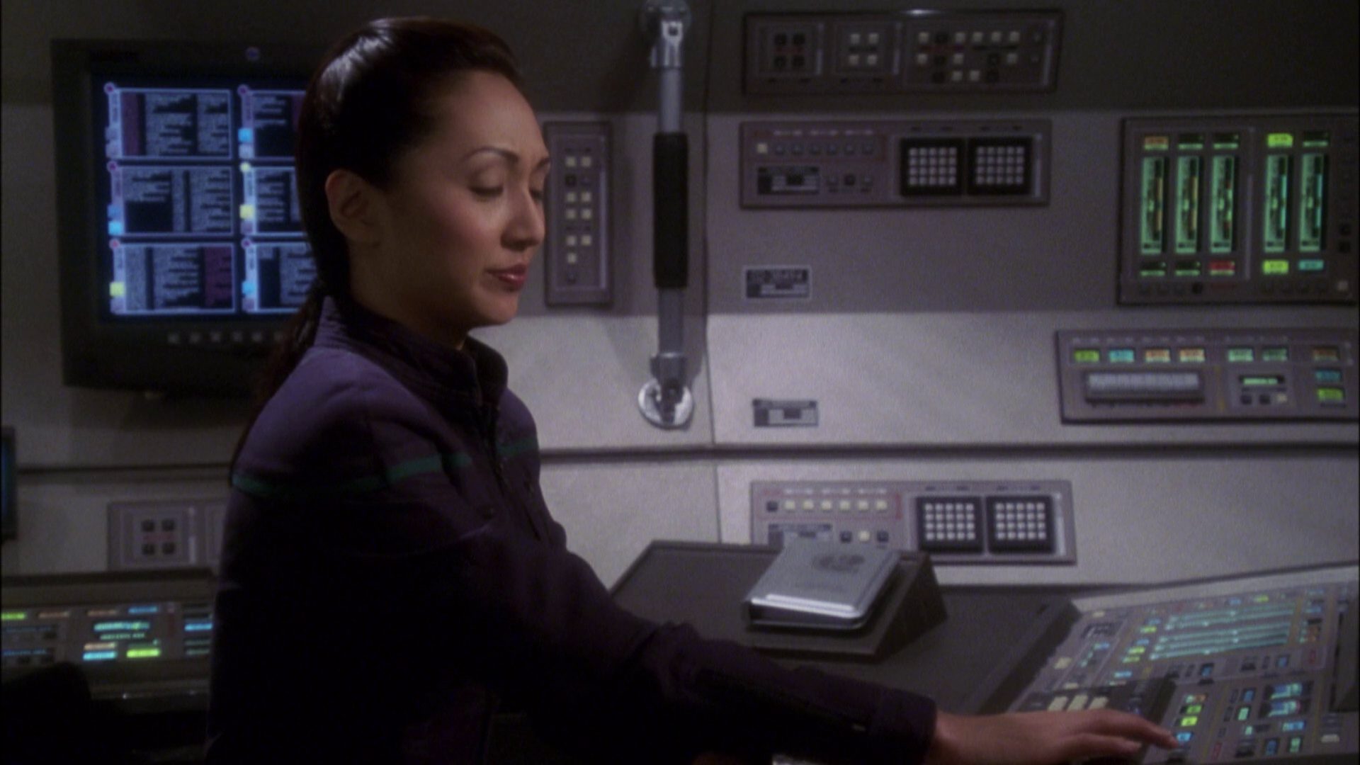 extant_StarTrek_ENT_1x08-BreakingTheIce_1204.jpg