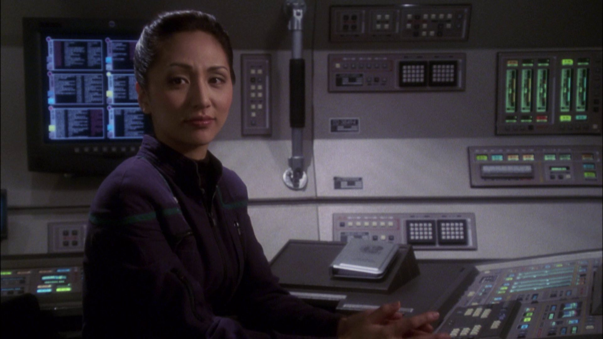 extant_StarTrek_ENT_1x08-BreakingTheIce_1205.jpg