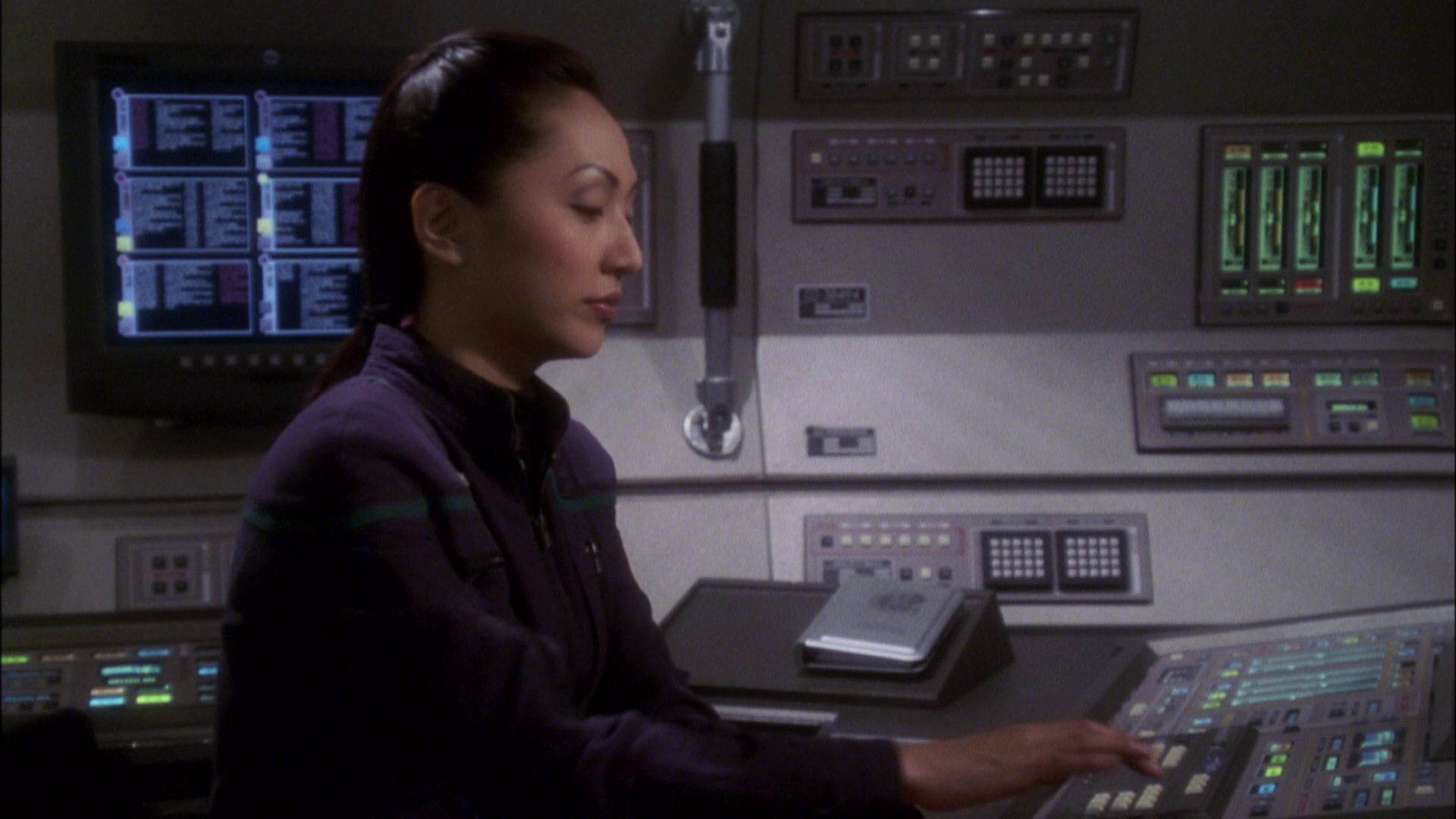 extant_StarTrek_ENT_1x08-BreakingTheIce_1222.jpg