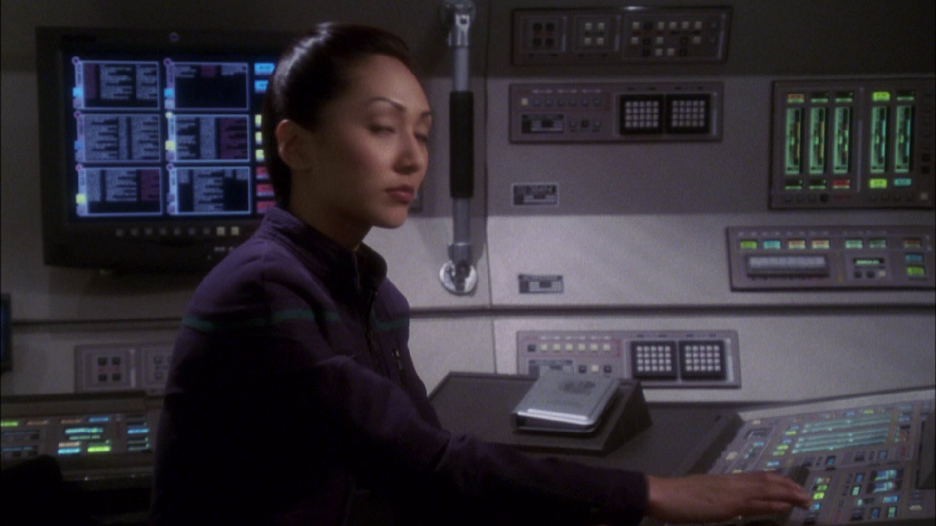 extant_StarTrek_ENT_1x08-BreakingTheIce_1223.jpg