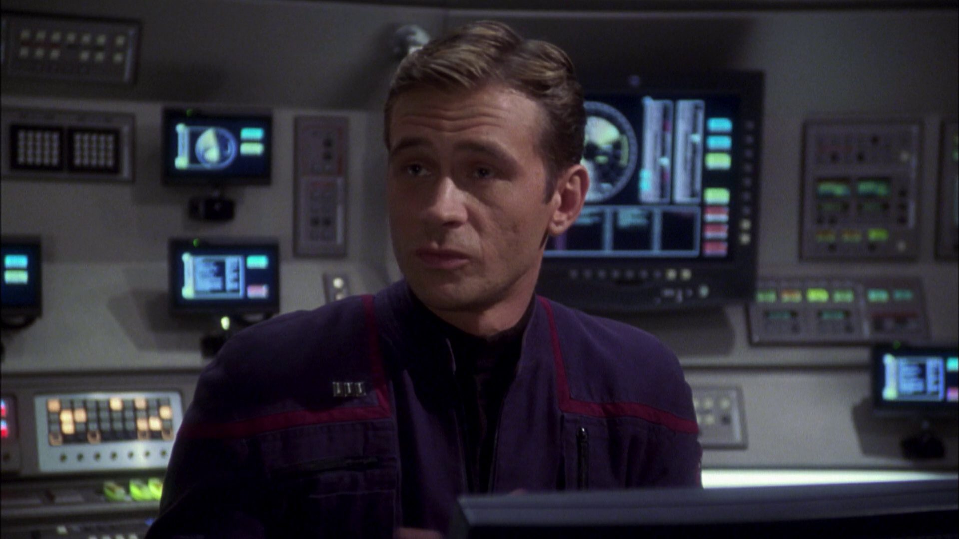 extant_StarTrek_ENT_1x08-BreakingTheIce_1227.jpg