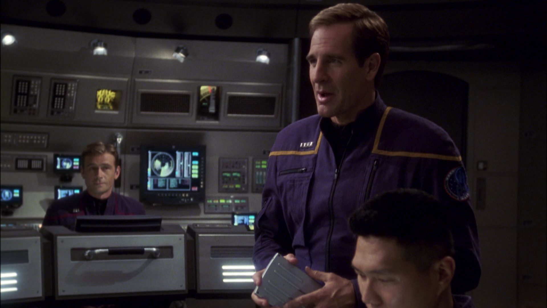 extant_StarTrek_ENT_1x08-BreakingTheIce_1414.jpg
