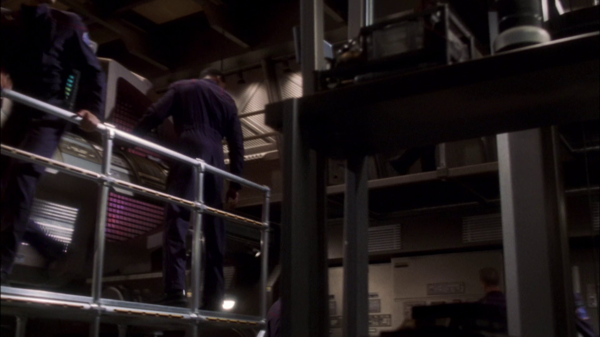 extant_StarTrek_ENT_1x08-BreakingTheIce_1553.jpg