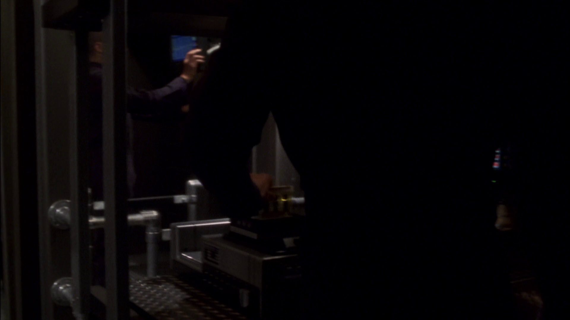 extant_StarTrek_ENT_1x08-BreakingTheIce_1575.jpg