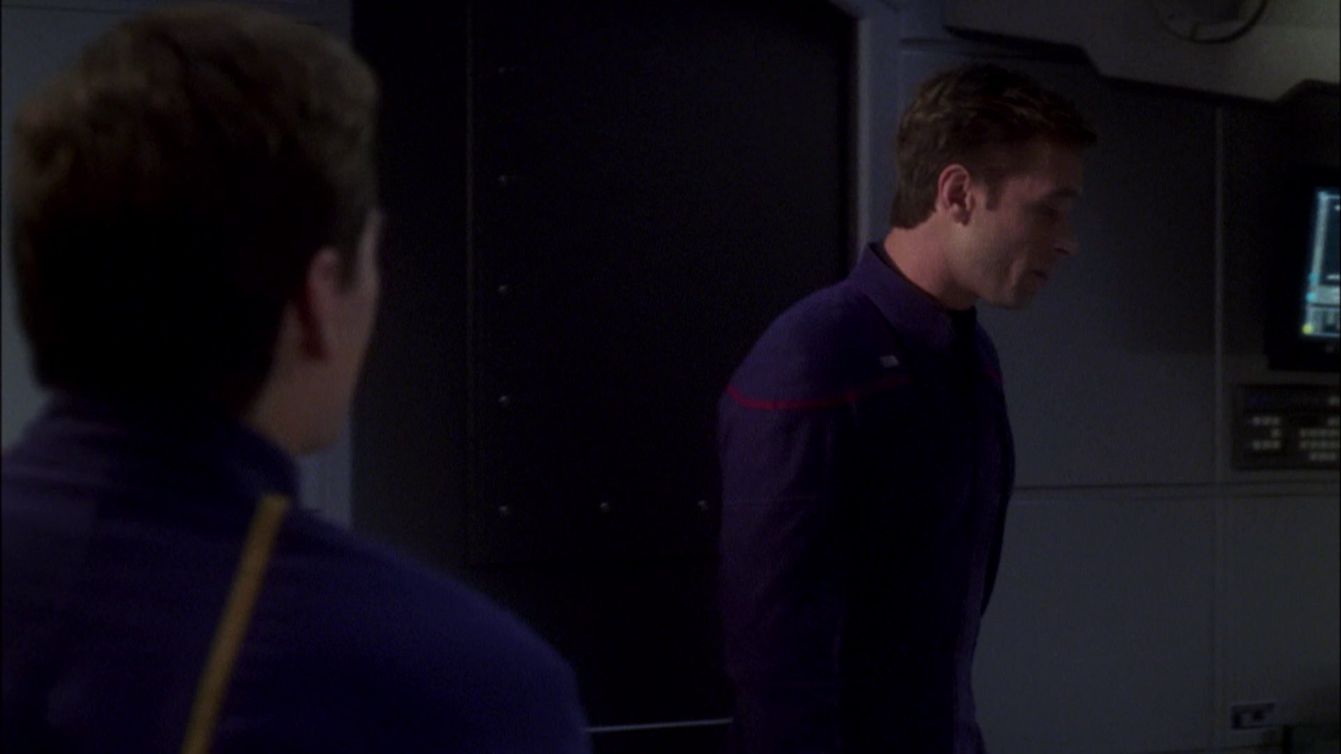 extant_StarTrek_ENT_1x08-BreakingTheIce_1641.jpg
