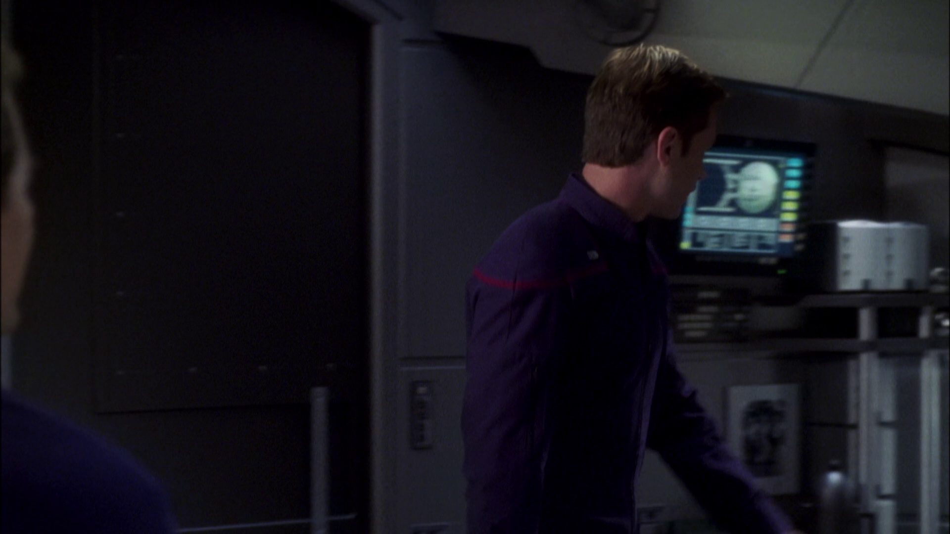 extant_StarTrek_ENT_1x08-BreakingTheIce_1642.jpg