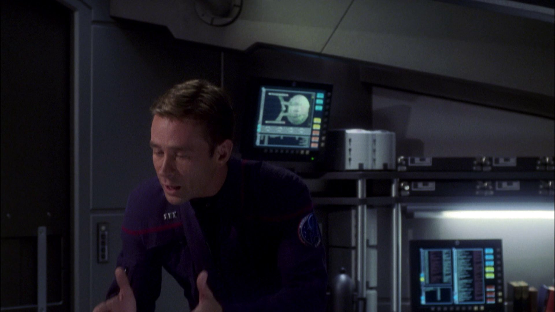 extant_StarTrek_ENT_1x08-BreakingTheIce_1647.jpg