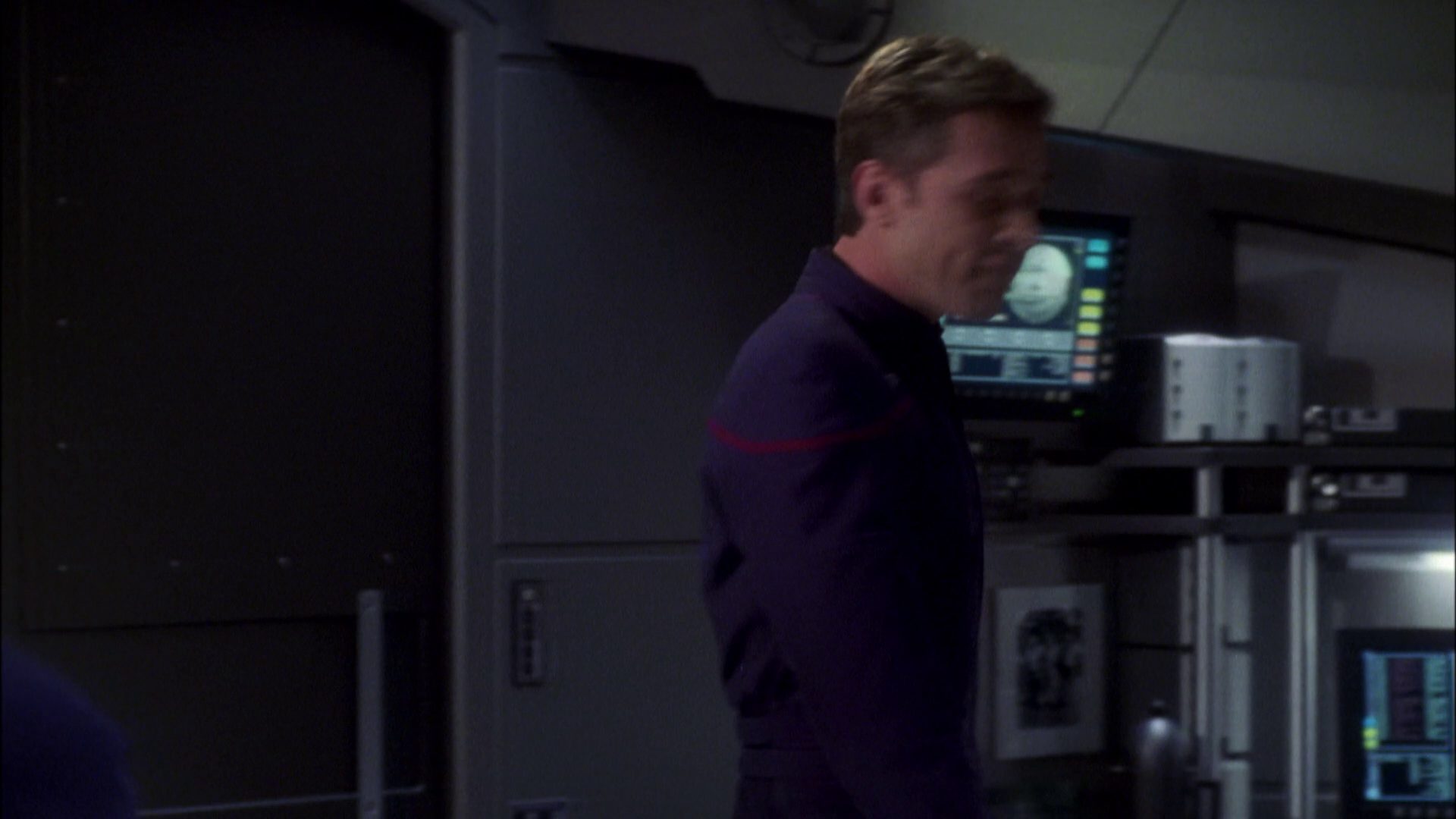 extant_StarTrek_ENT_1x08-BreakingTheIce_1656.jpg