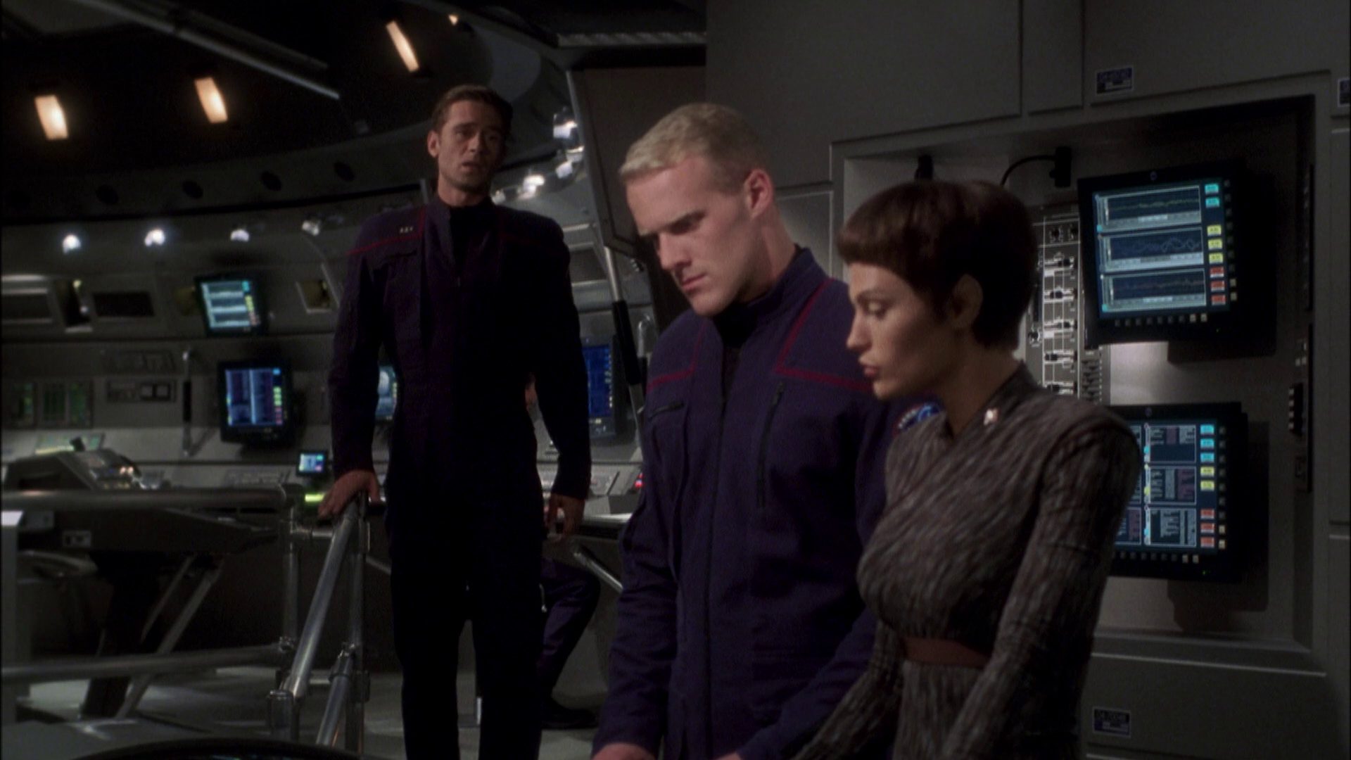 extant_StarTrek_ENT_1x08-BreakingTheIce_1724.jpg