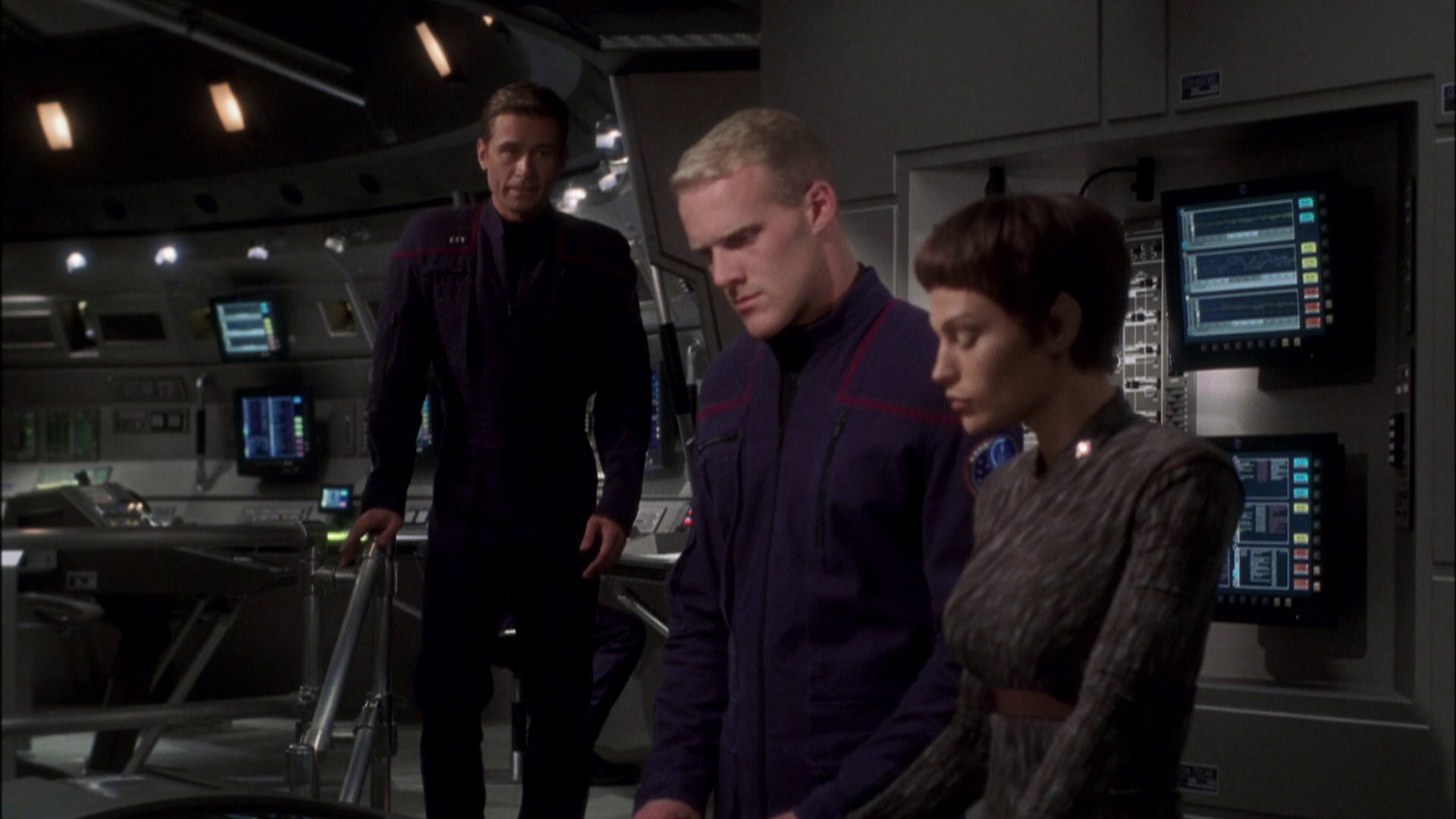extant_StarTrek_ENT_1x08-BreakingTheIce_1725.jpg
