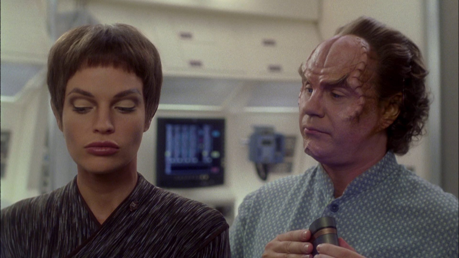 extant_StarTrek_ENT_1x08-BreakingTheIce_1937.jpg