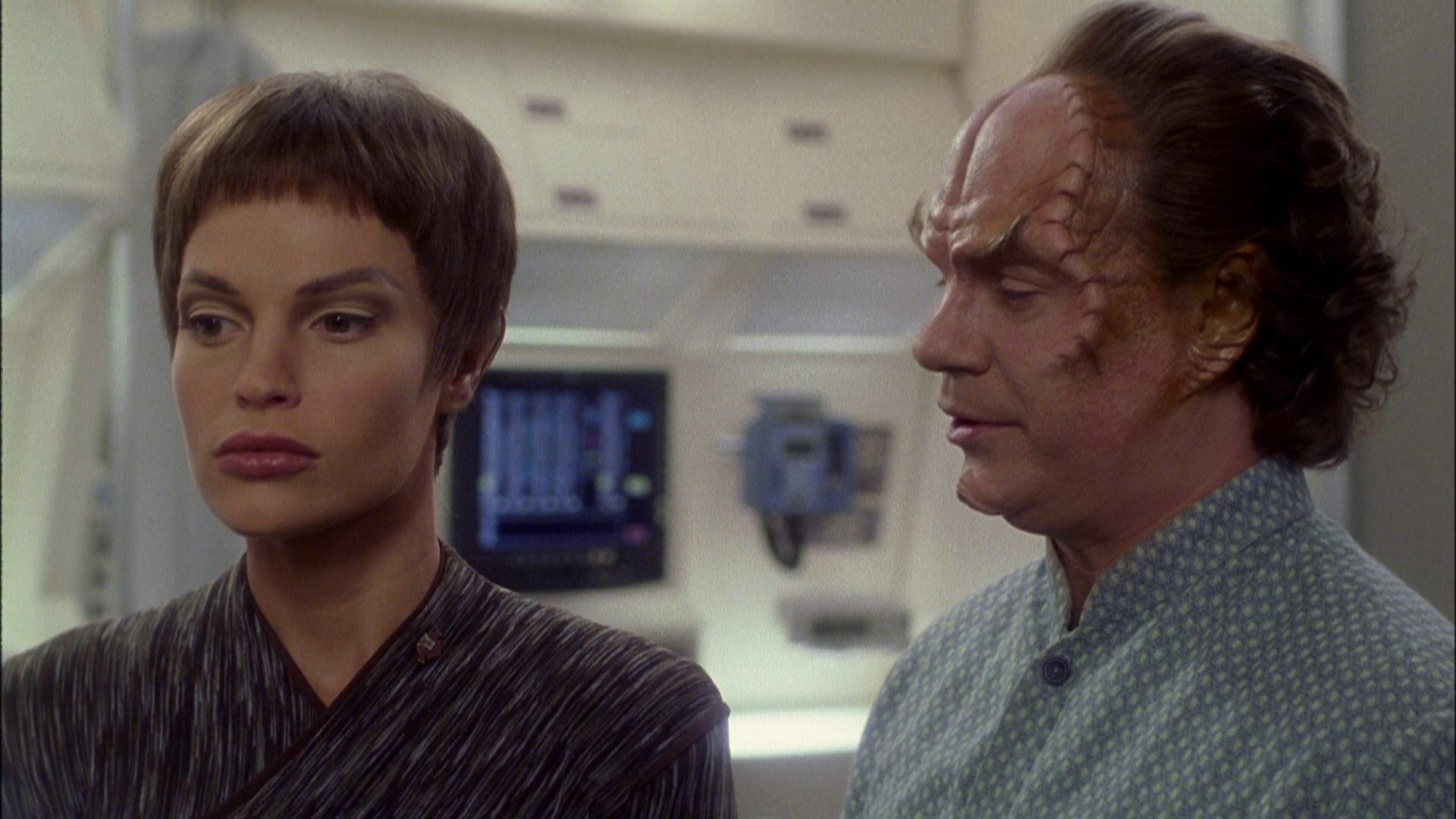 extant_StarTrek_ENT_1x08-BreakingTheIce_1942.jpg