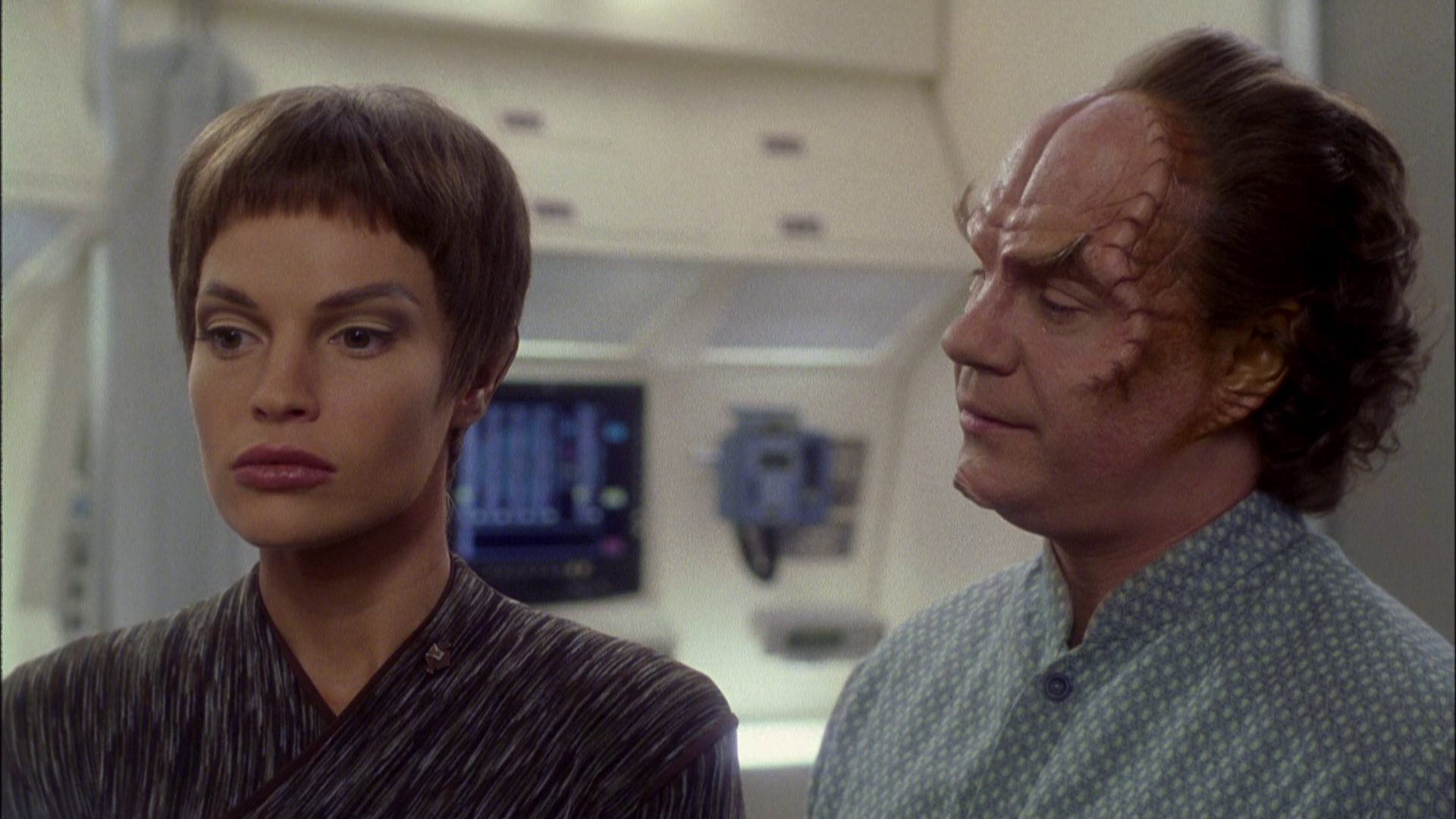 extant_StarTrek_ENT_1x08-BreakingTheIce_1945.jpg