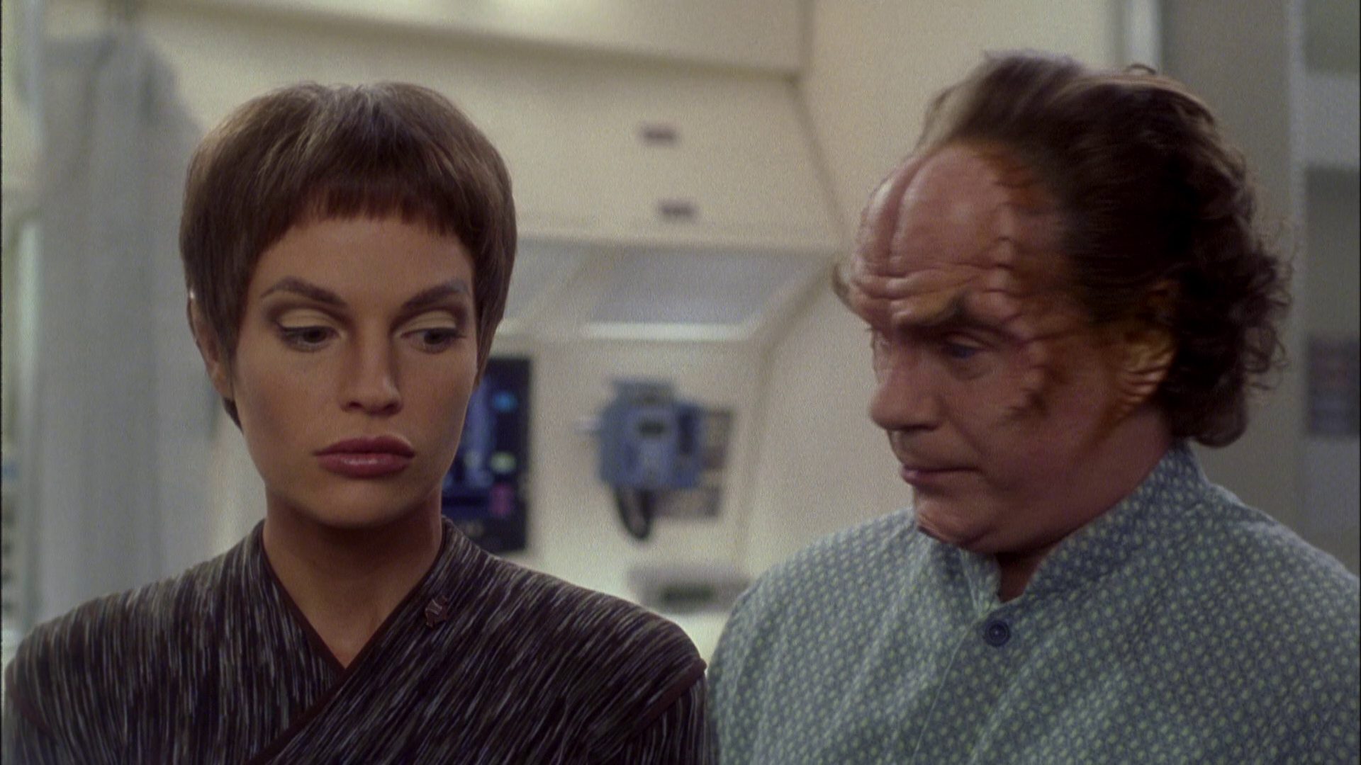 extant_StarTrek_ENT_1x08-BreakingTheIce_1952.jpg