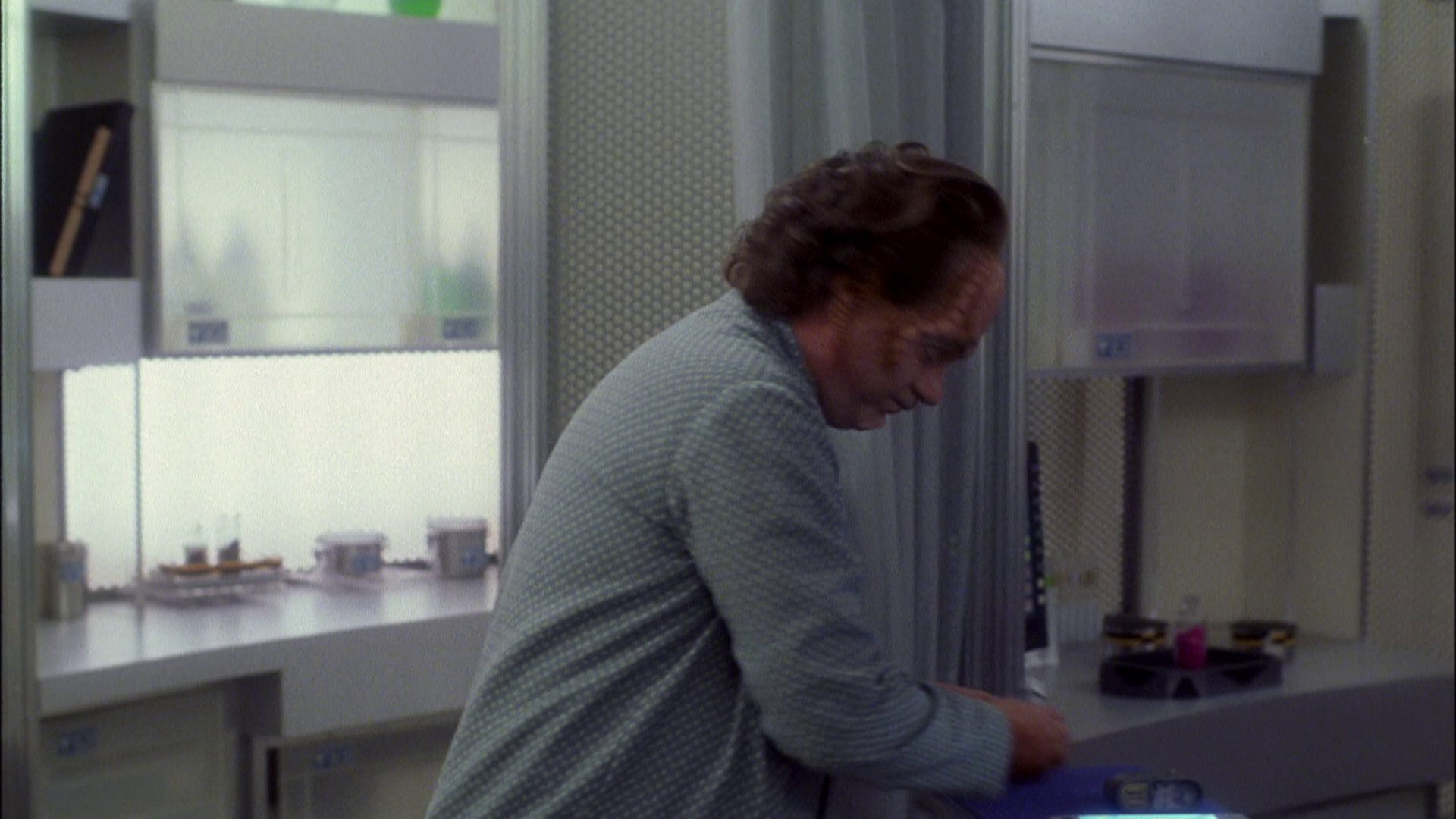 extant_StarTrek_ENT_1x08-BreakingTheIce_1982.jpg