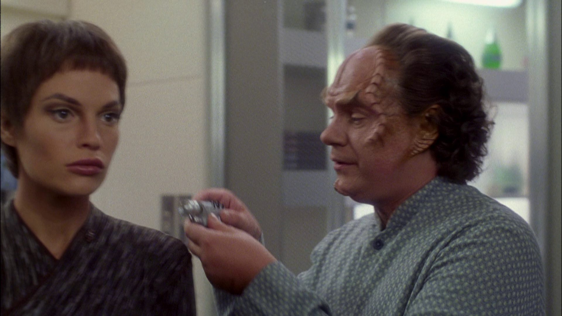 extant_StarTrek_ENT_1x08-BreakingTheIce_1985.jpg