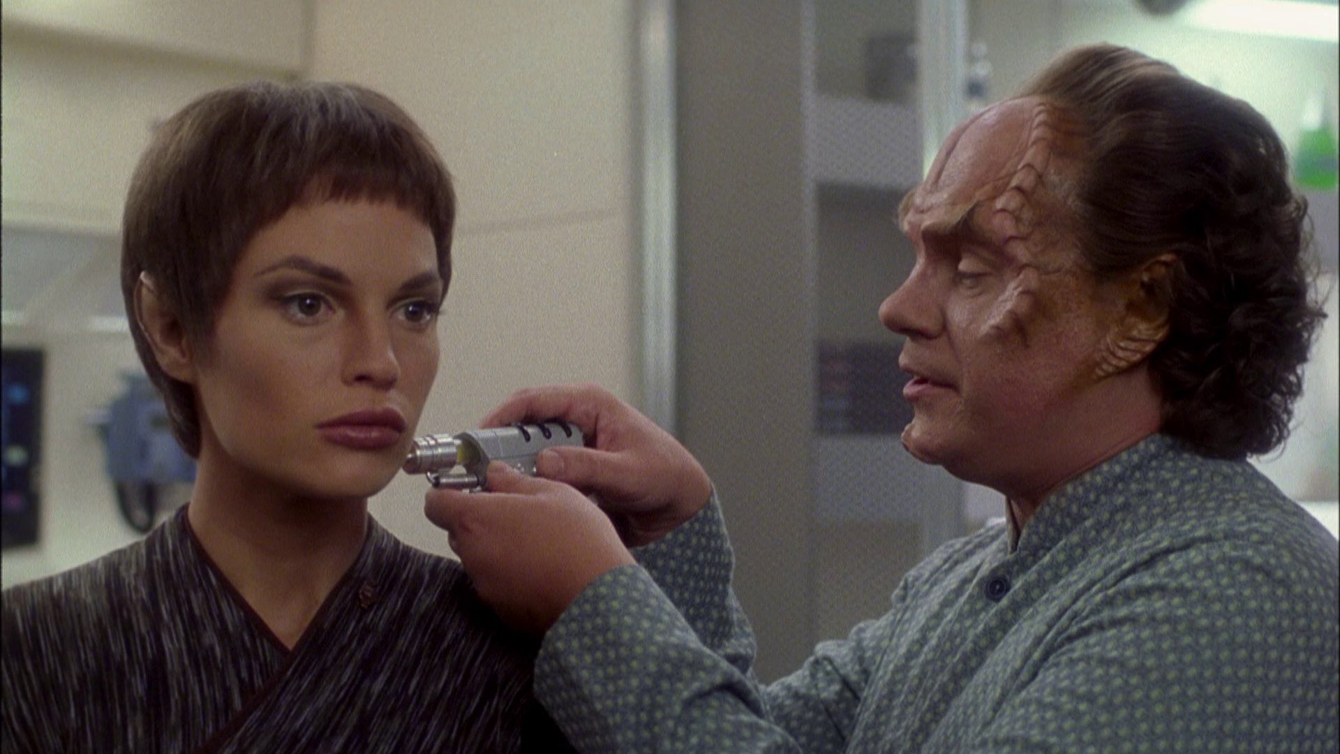 extant_StarTrek_ENT_1x08-BreakingTheIce_1986.jpg