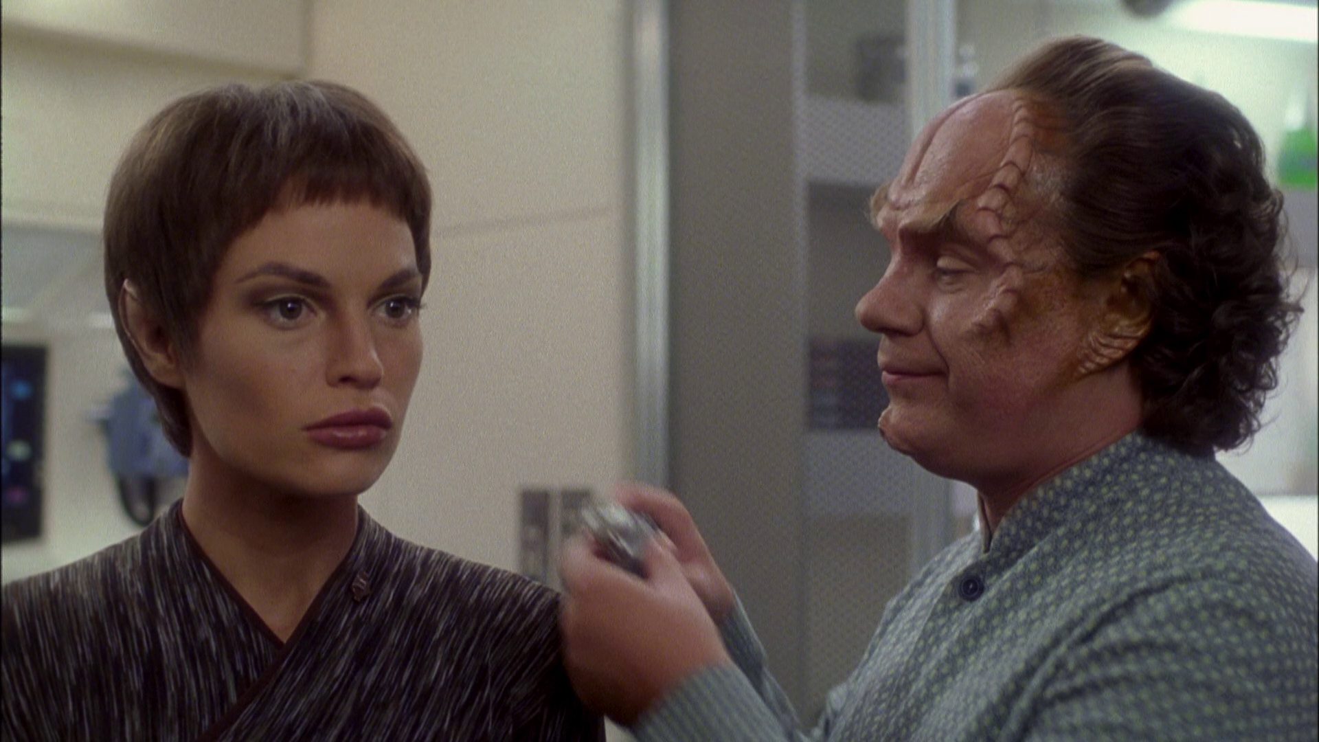 extant_StarTrek_ENT_1x08-BreakingTheIce_1988.jpg