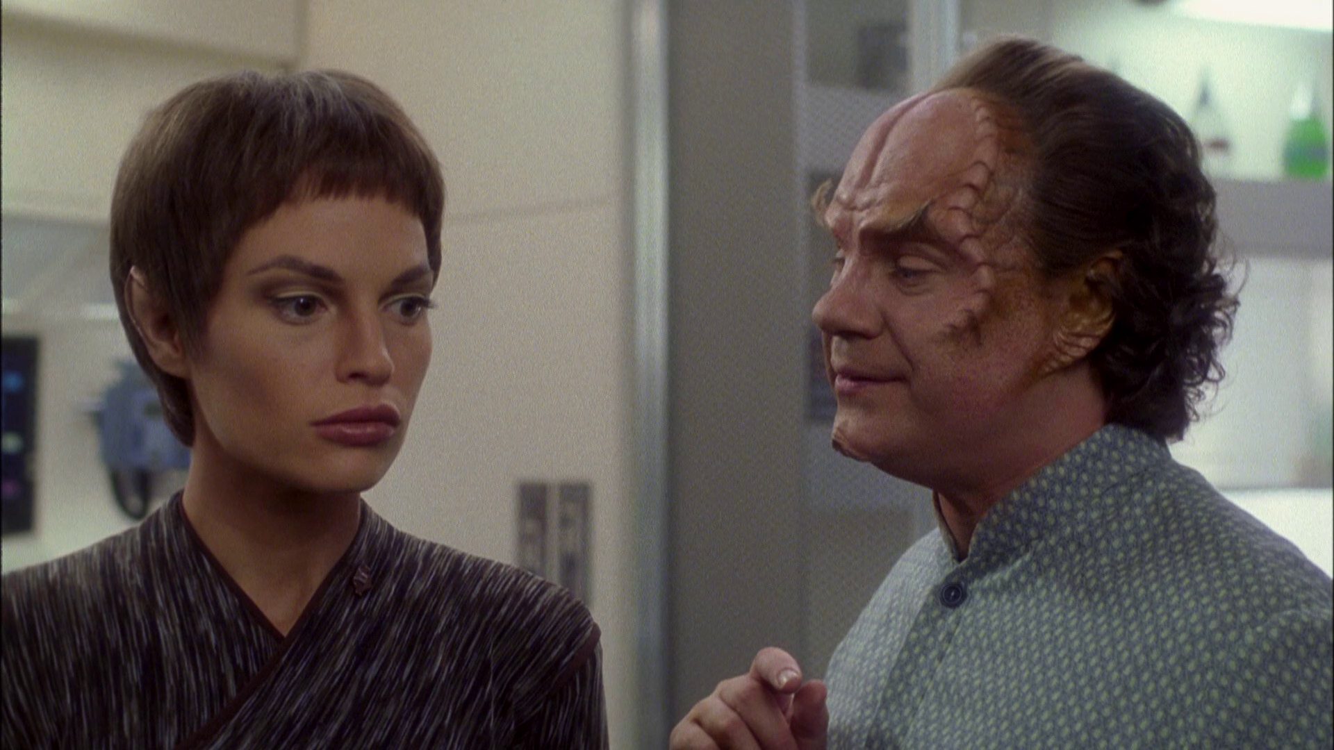 extant_StarTrek_ENT_1x08-BreakingTheIce_1992.jpg
