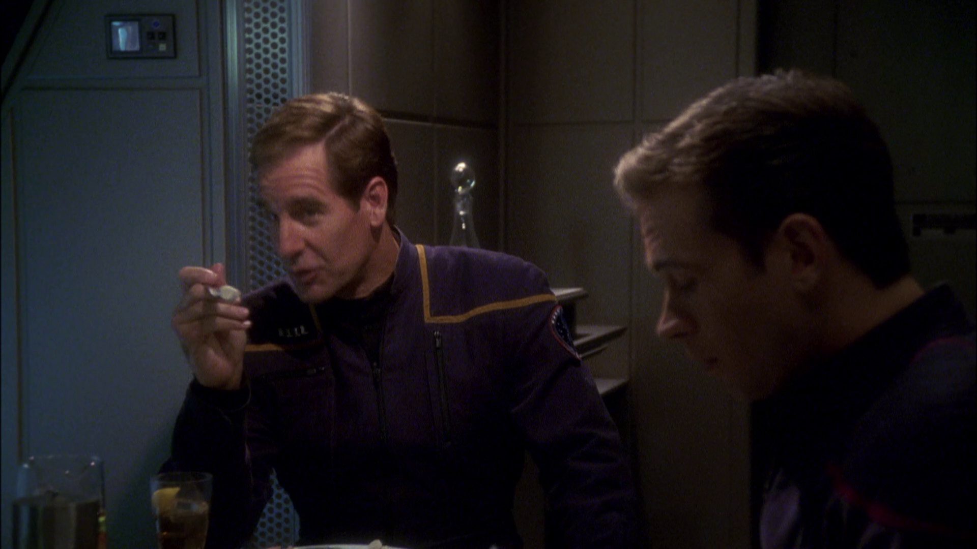 extant_StarTrek_ENT_1x08-BreakingTheIce_2164.jpg