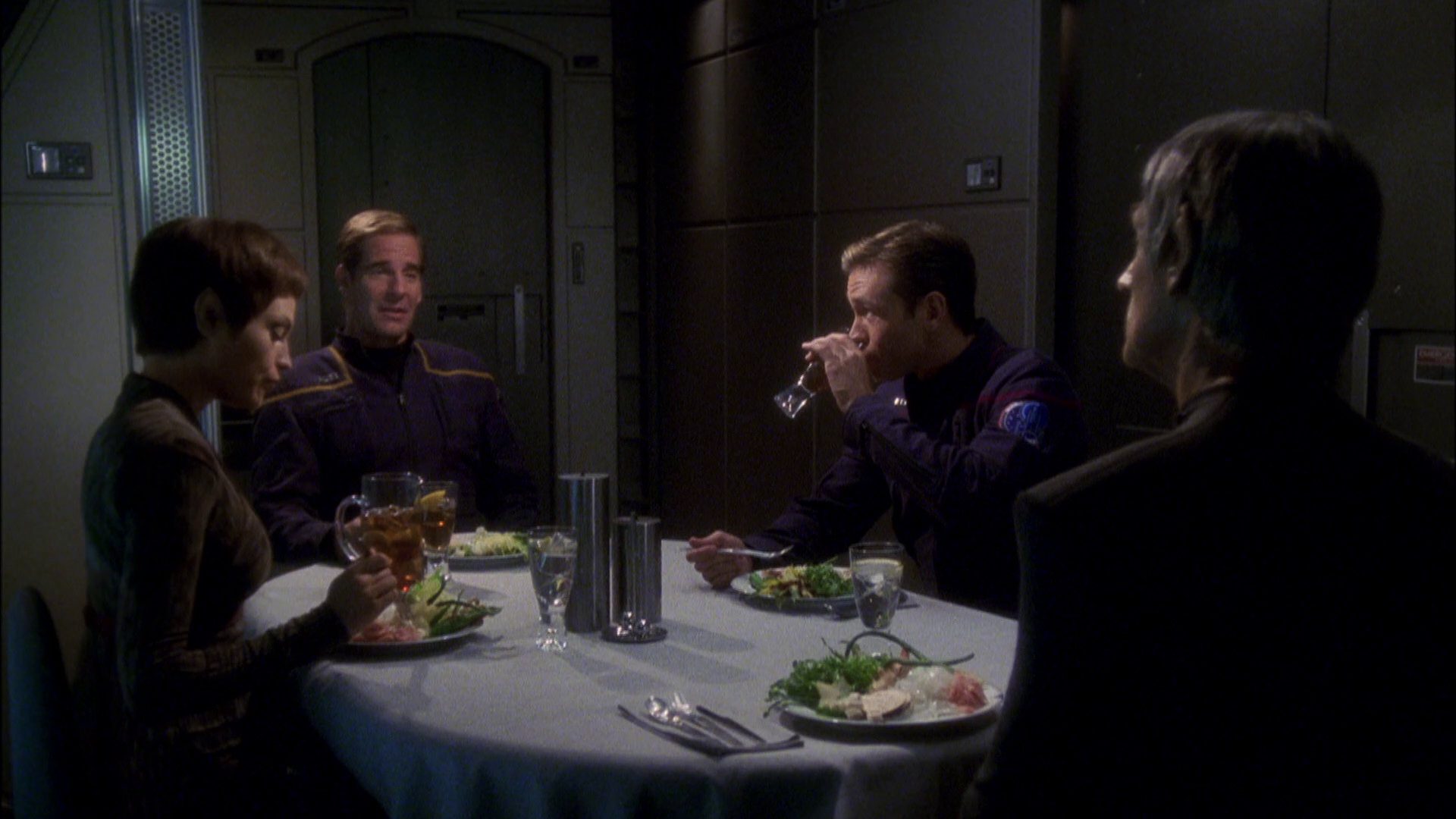 extant_StarTrek_ENT_1x08-BreakingTheIce_2221.jpg